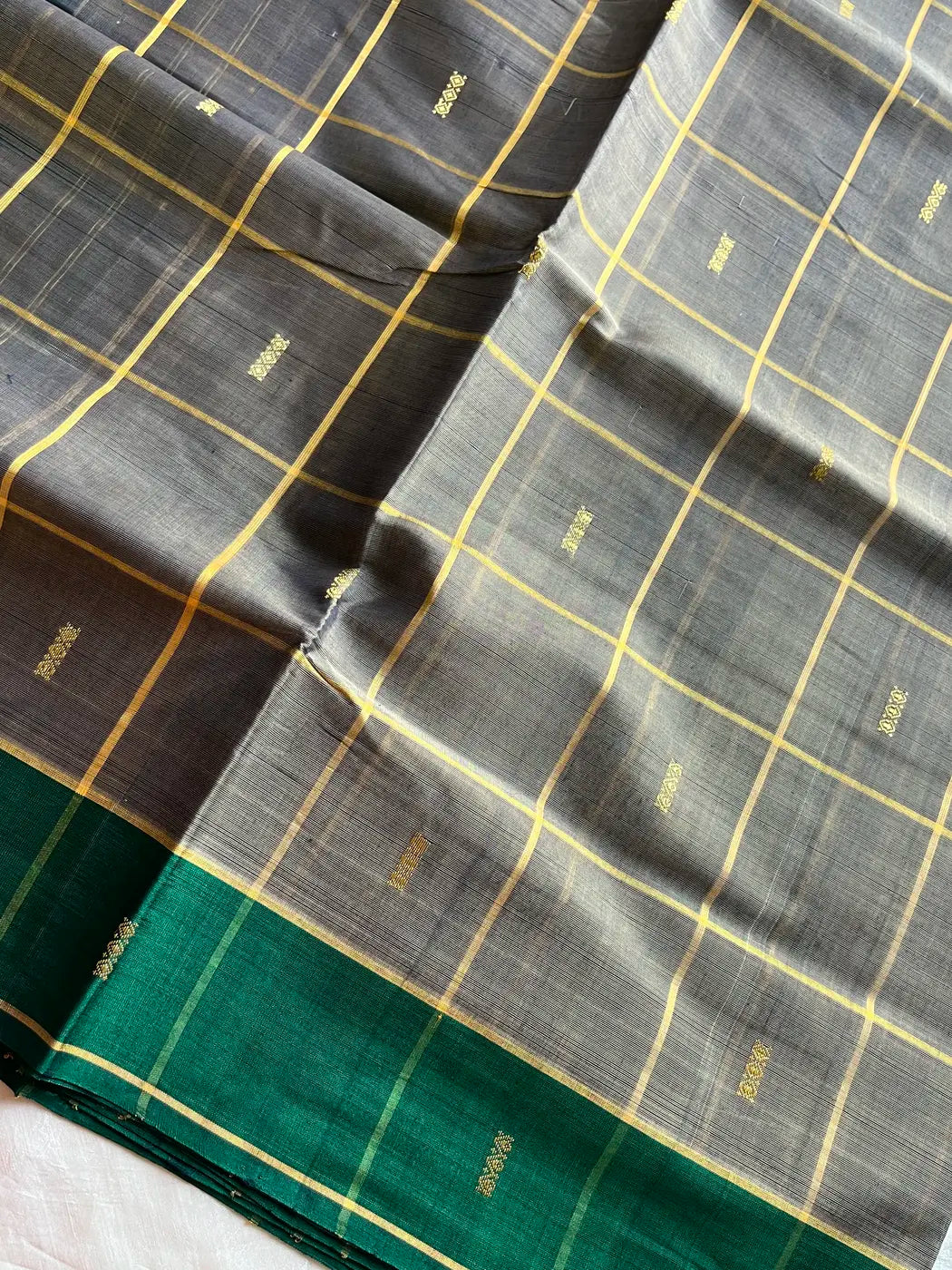 Vegan Silk saree – Grey Checked Handloom Art Silk Saree