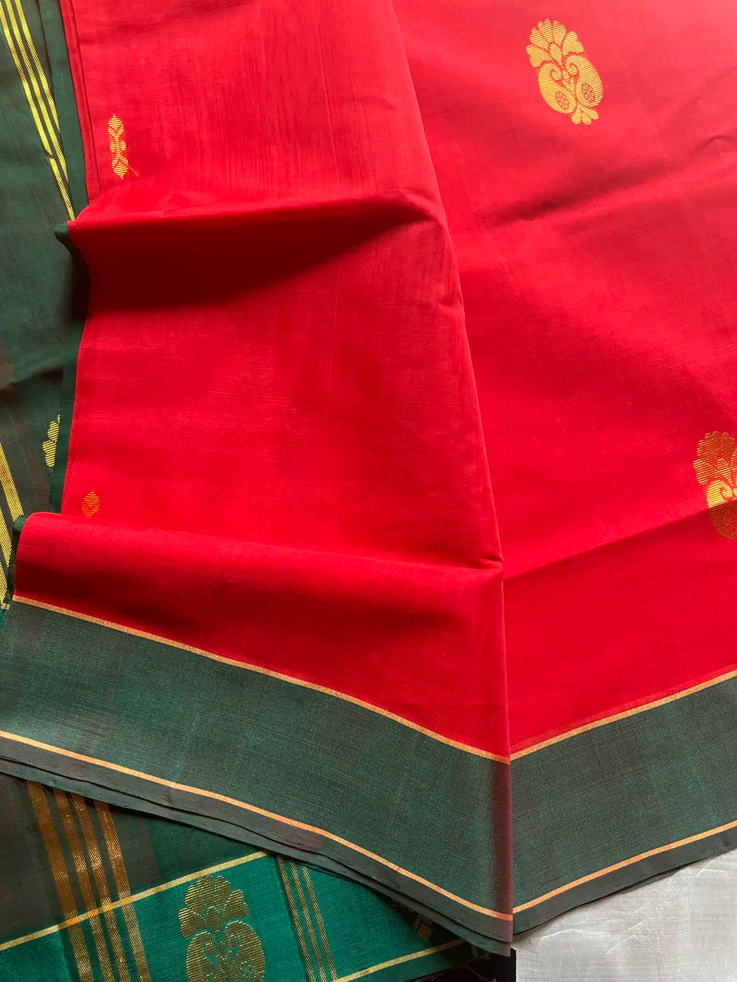 Vegan Silk Saree – Vibrant Red Handloom Art Silk