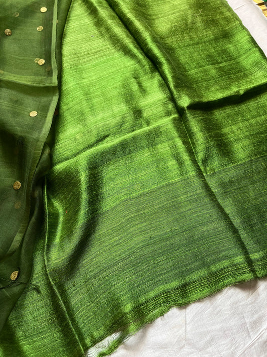 Emerald green handloom Matka silk saree with coin-like gini weave and muslin pallu – House of Thansha