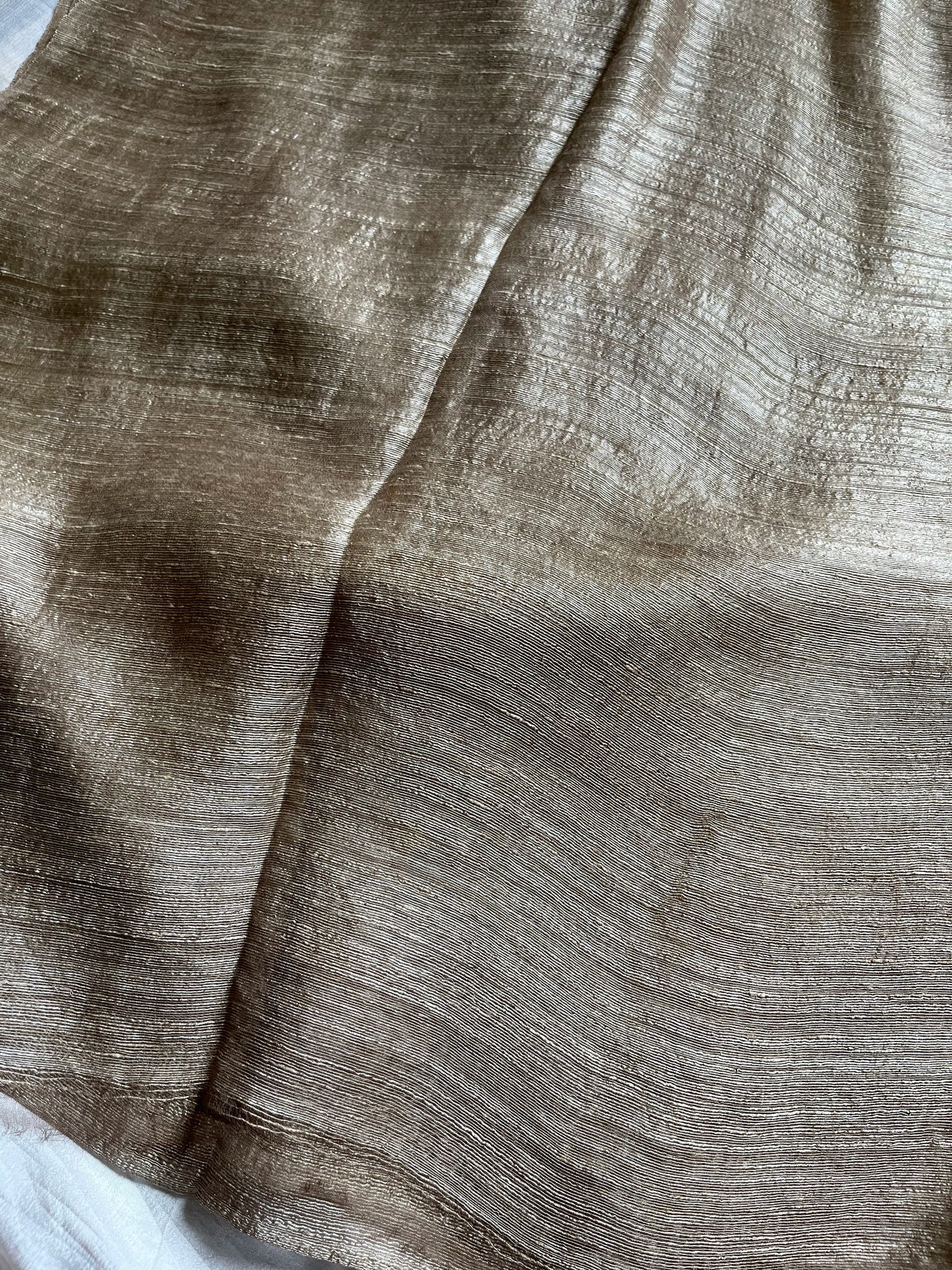 Silver-beige handloom matka silk saree with gini weave and sheer muslin pallu – House of Thansha