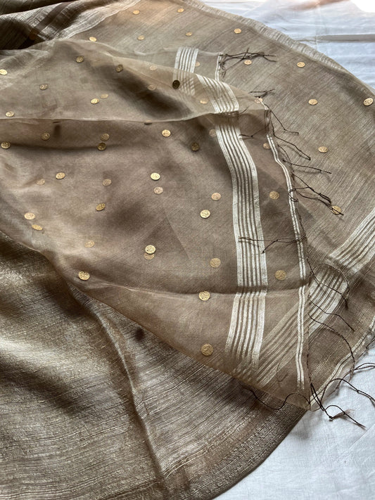 Silver-beige handloom matka silk saree with gini weave and sheer muslin pallu – House of Thansha