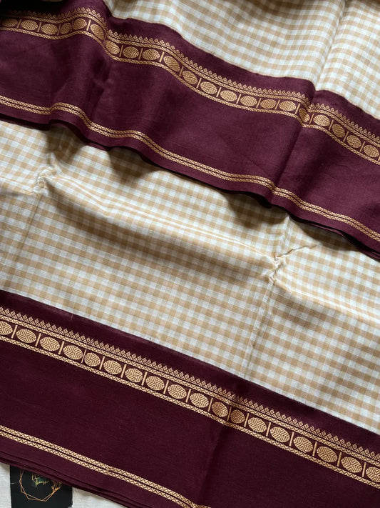 Maragatham – Pastel White with Maroon Korvai Kattam Chettinadu Cotton Saree