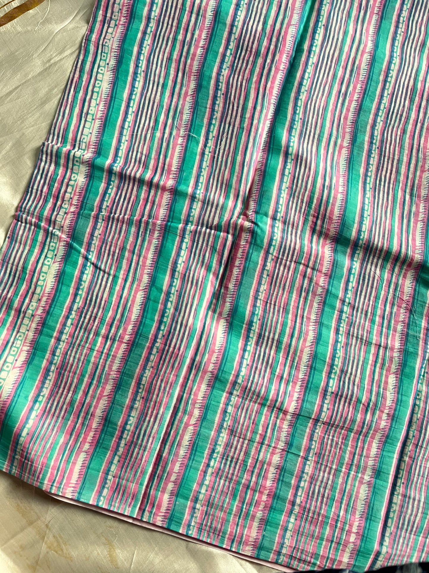 White mulmul cotton saree with pink rose handblock print and contrast blouse – House of Thansha