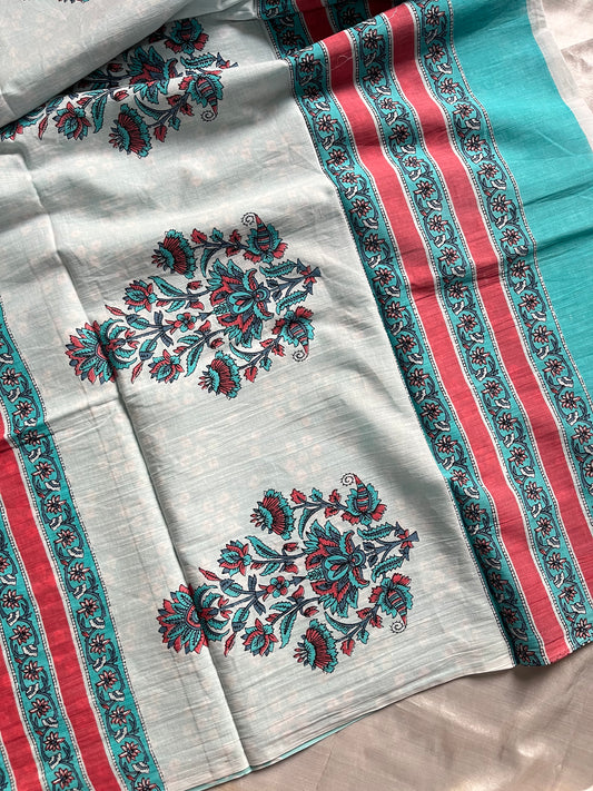 Blush pink handblock printed mulmul cotton saree with teal floral motifs and contrast blouse – House of Thansha