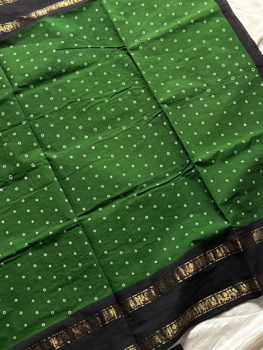 Kaikattu Sungudi Saree - Green & Black | Handloom