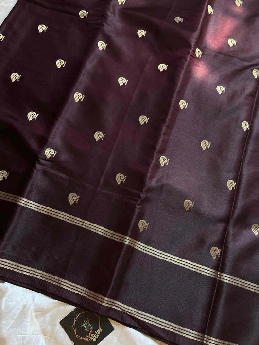 Crepe Silk Saree with golden zari peacock motif and grand pallu – House of Thansha