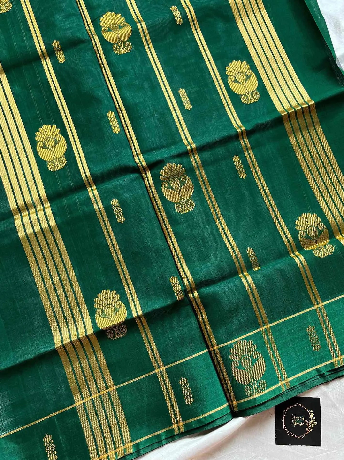 Vegan silk saree in handloom art silk with contrast border and pallu.