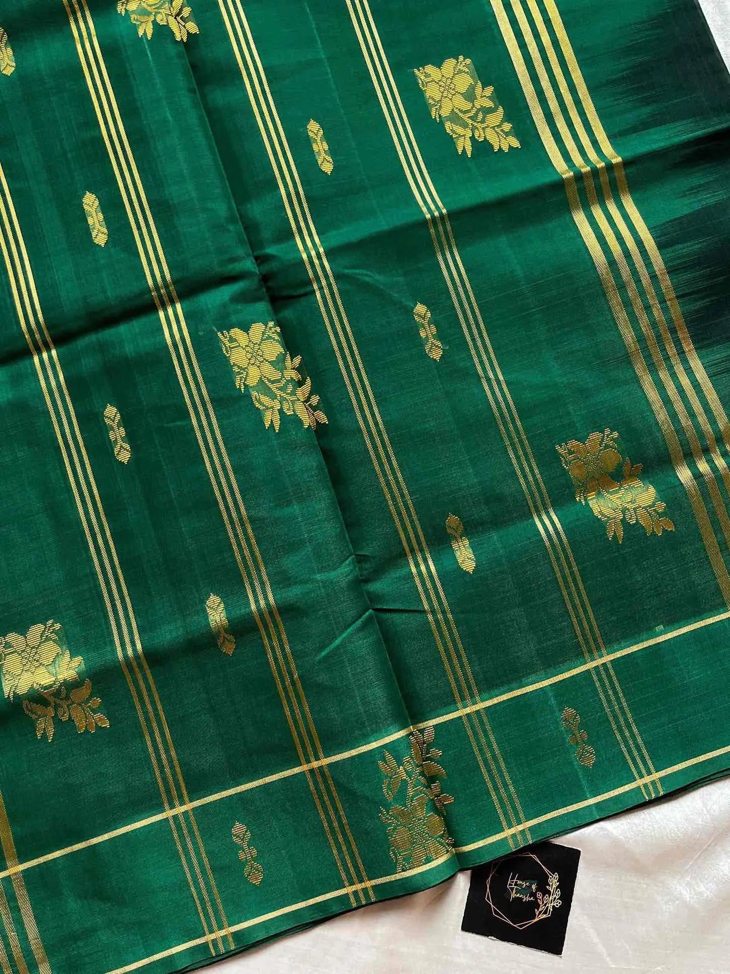 Vegan silk saree in handloom art silk with contrast border and pallu.