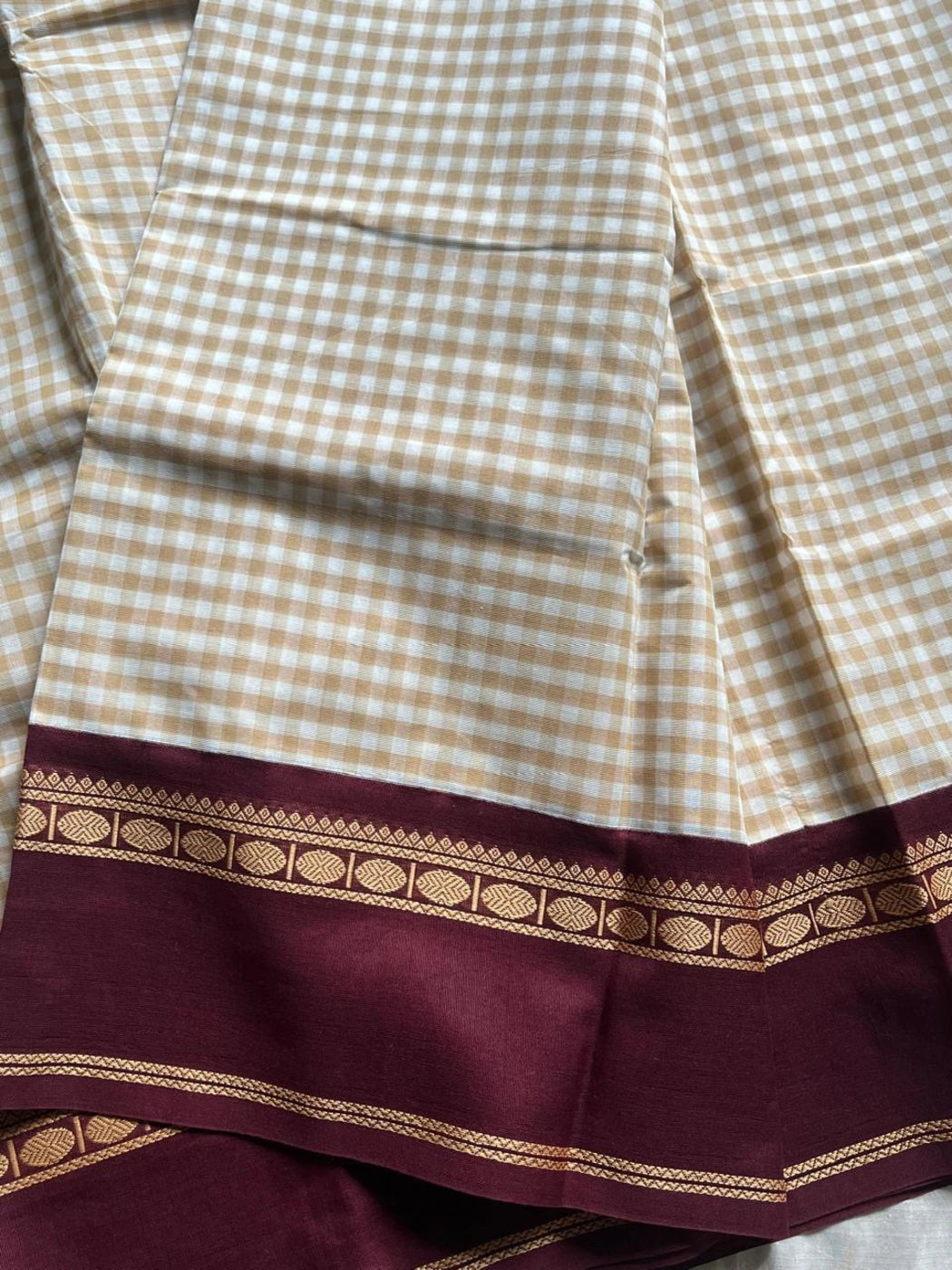 Maragatham – Pastel White with Maroon Korvai Kattam Chettinadu Cotton Saree
