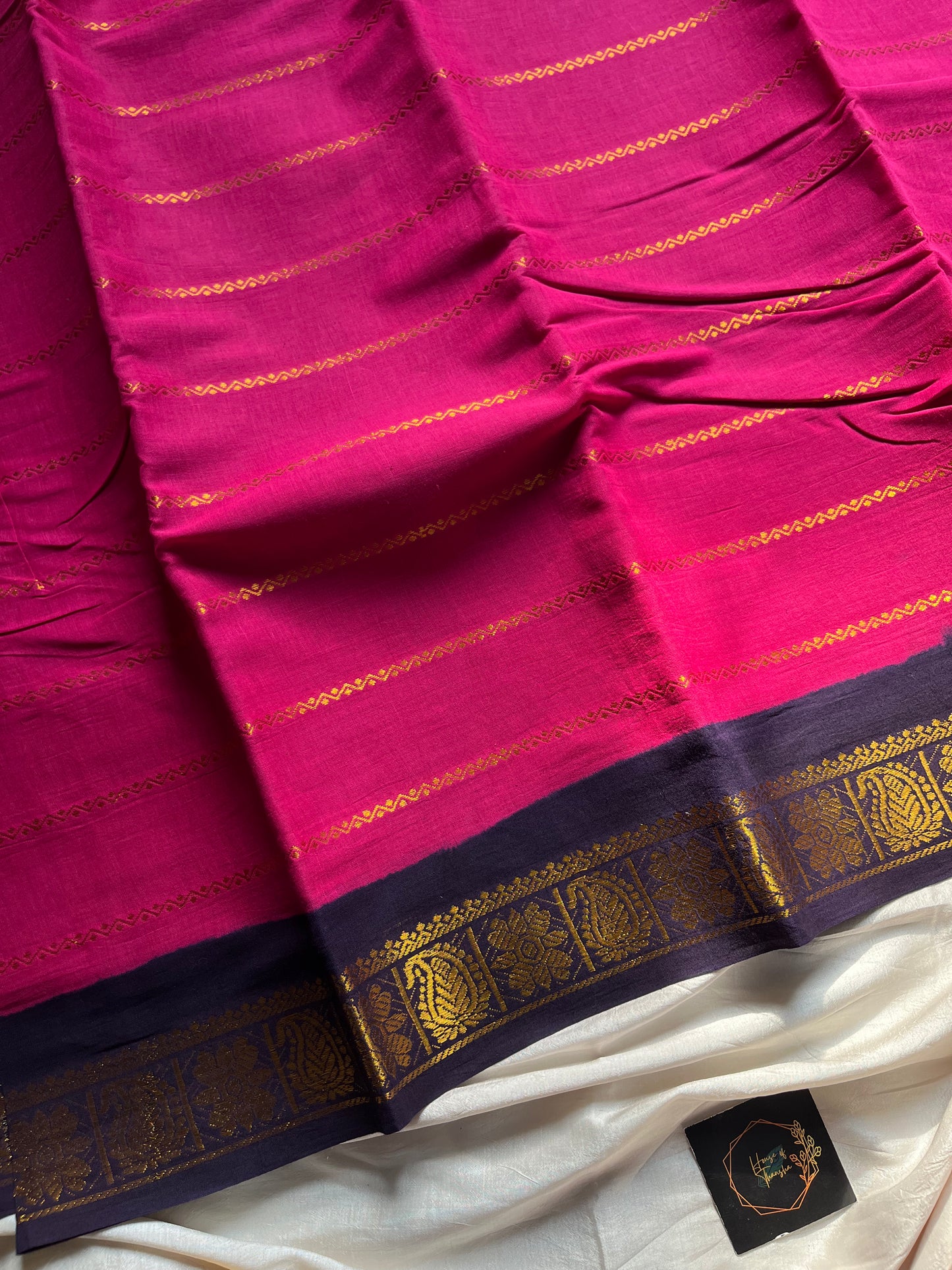 Dark pink Sungudi cotton saree with navy blue border and Velthari pattern – House of Thansha