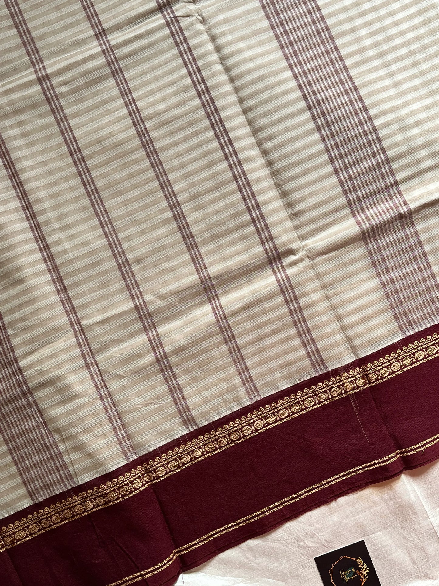 Pastel white Korvai Kattam Chettinadu cotton saree with maroon border – House of Thansha