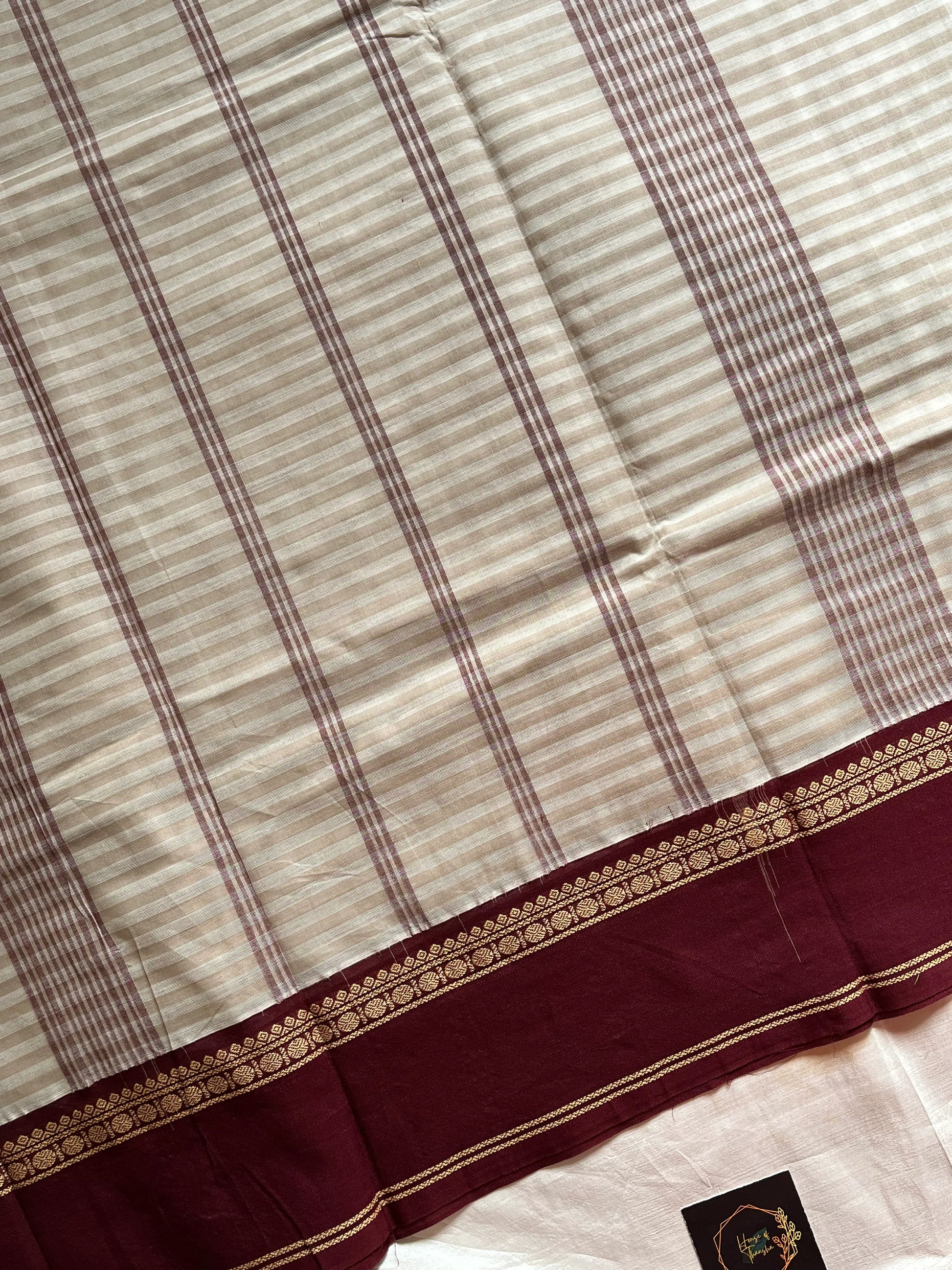 Pastel white Korvai Kattam Chettinadu cotton saree with maroon border – House of Thansha