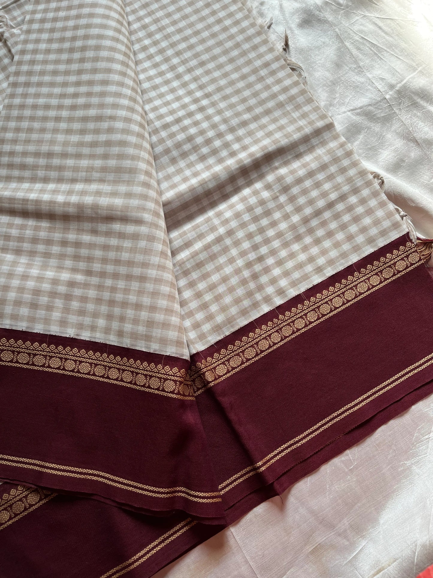 Pastel white Korvai Kattam Chettinadu cotton saree with maroon border – House of Thansha