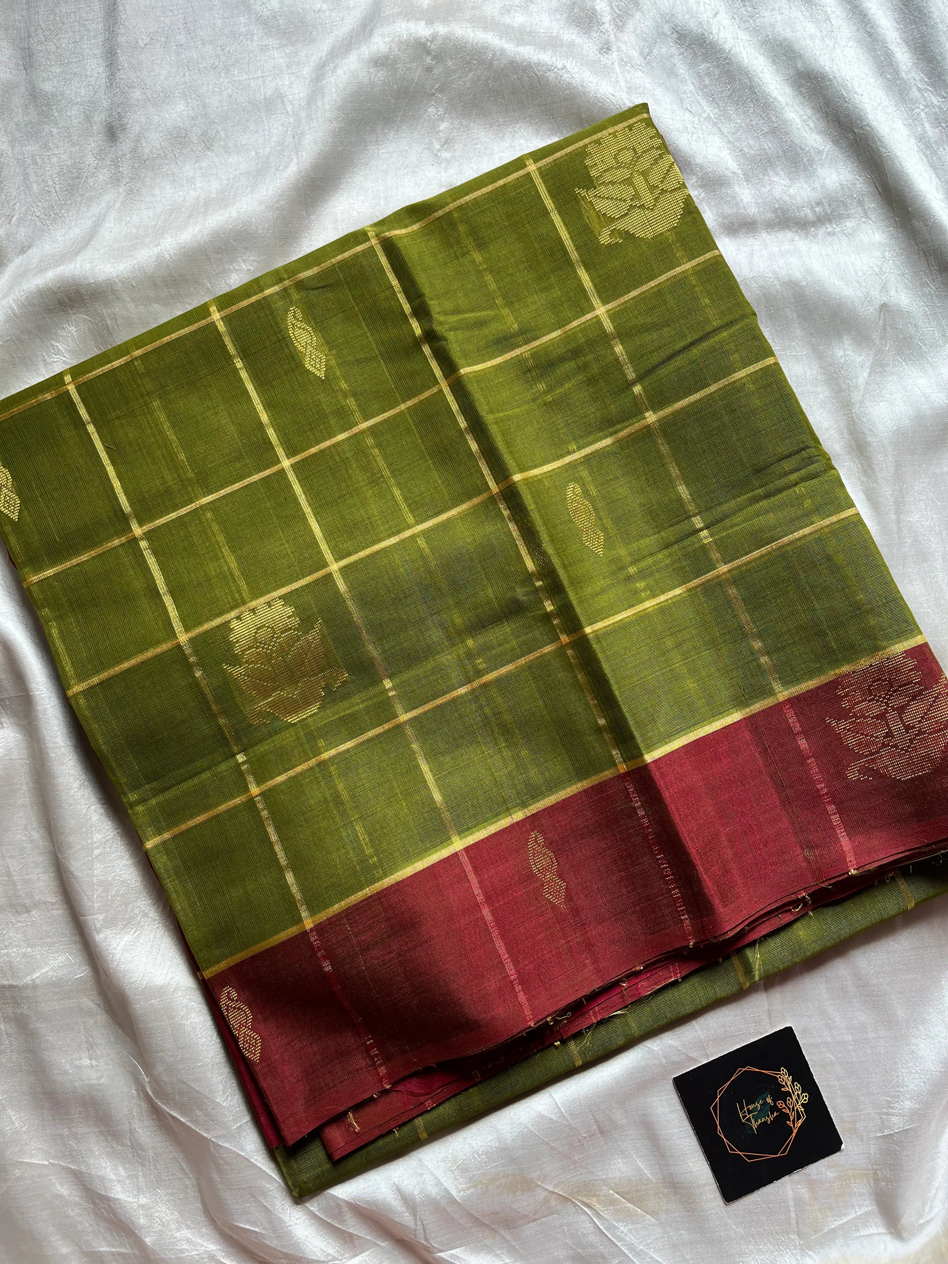 Olive green vegan checked handloom art silk saree with reddish maroon border and motifs – House of Thansha