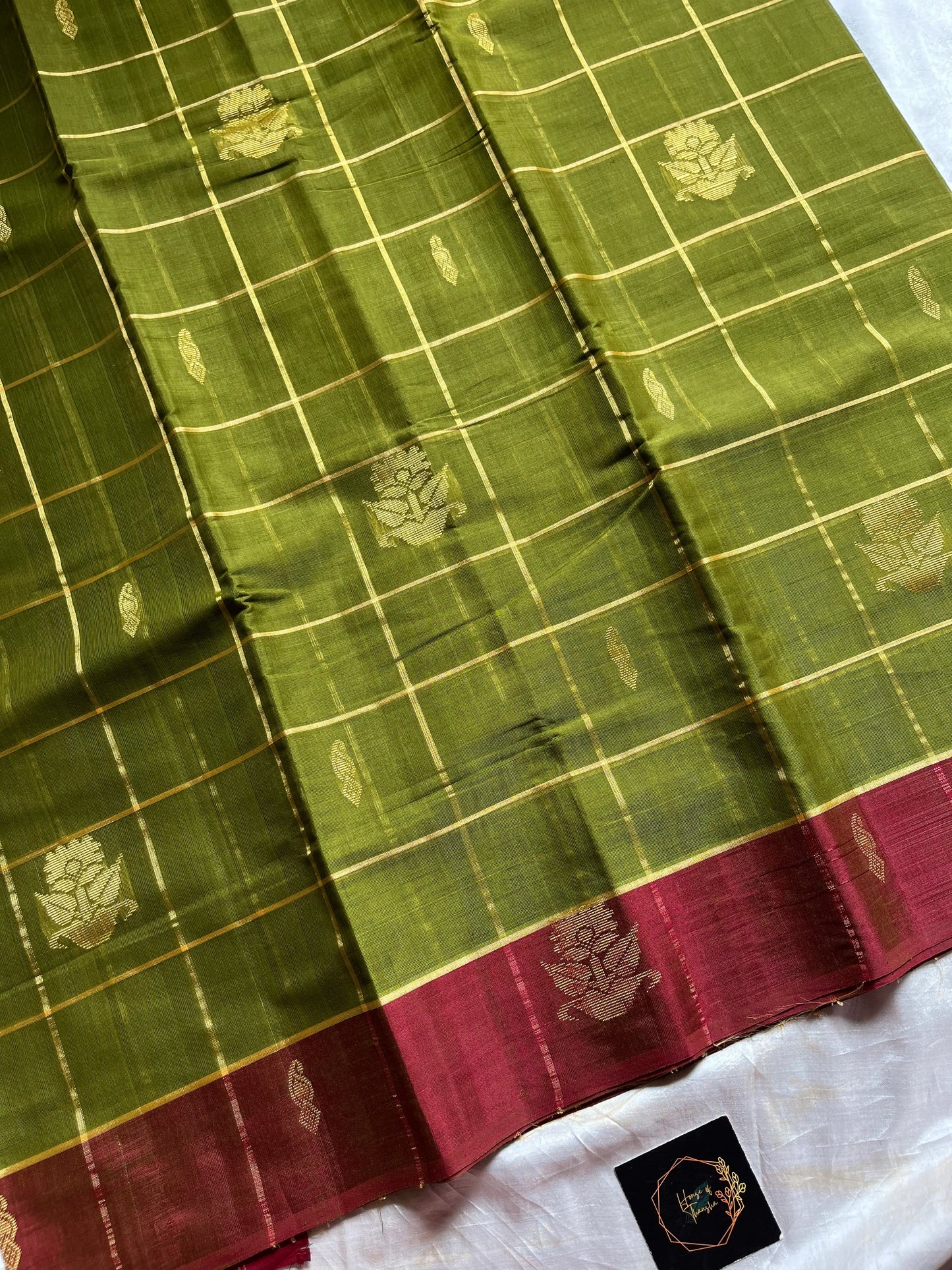 Olive green vegan checked handloom art silk saree with reddish maroon border and motifs – House of Thansha