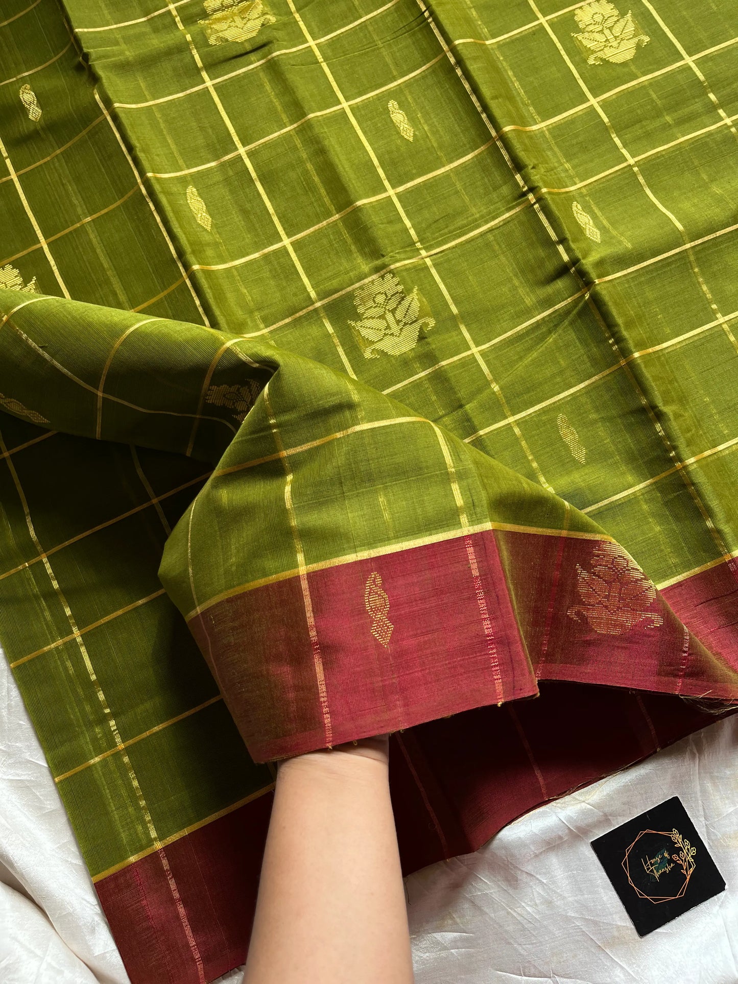 Olive green vegan checked handloom art silk saree with reddish maroon border and motifs – House of Thansha