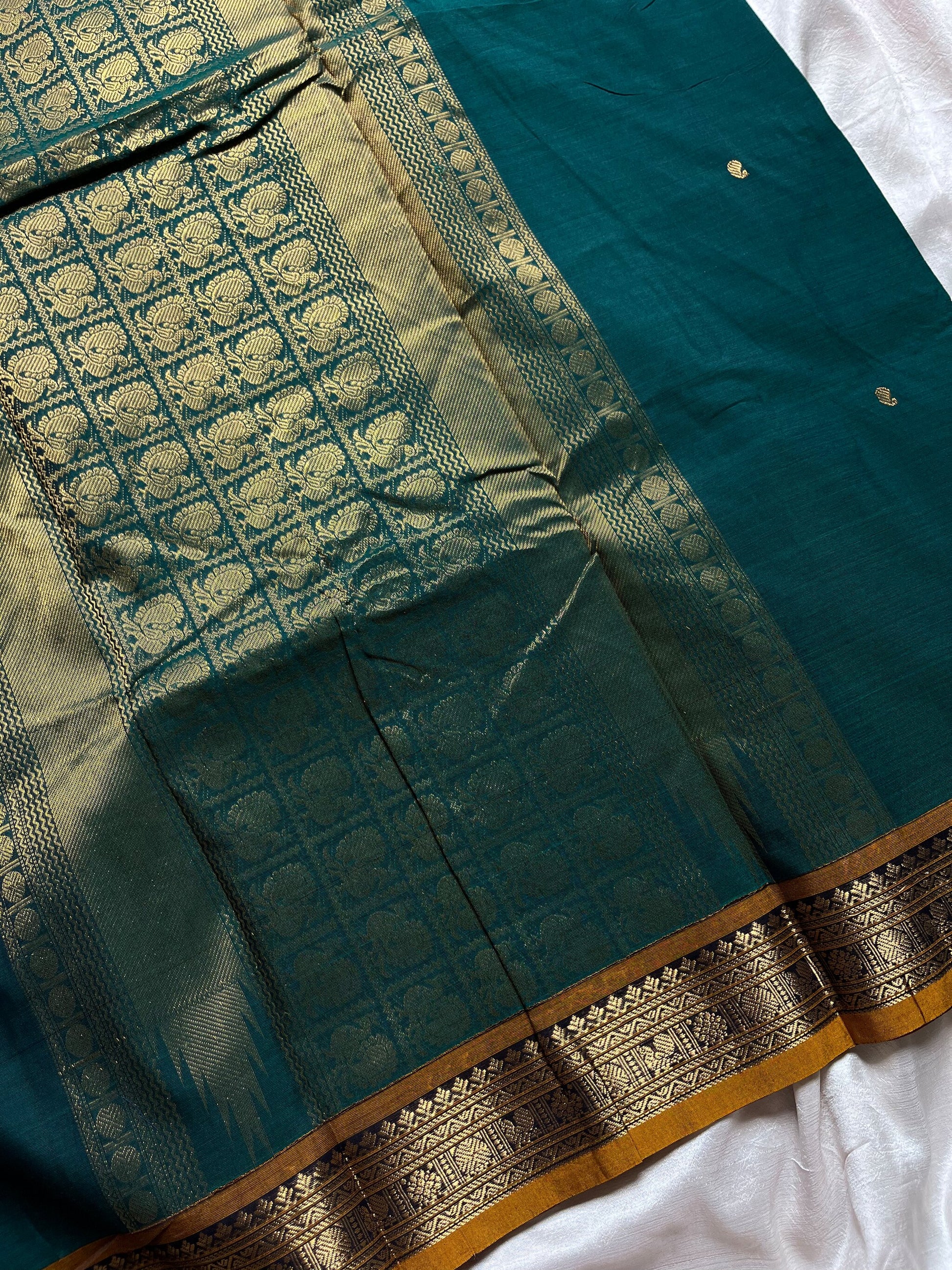 120 Count Mercerised Kanchi Cotton Saree with Zari Border and Grand Pallu – House of Thansha