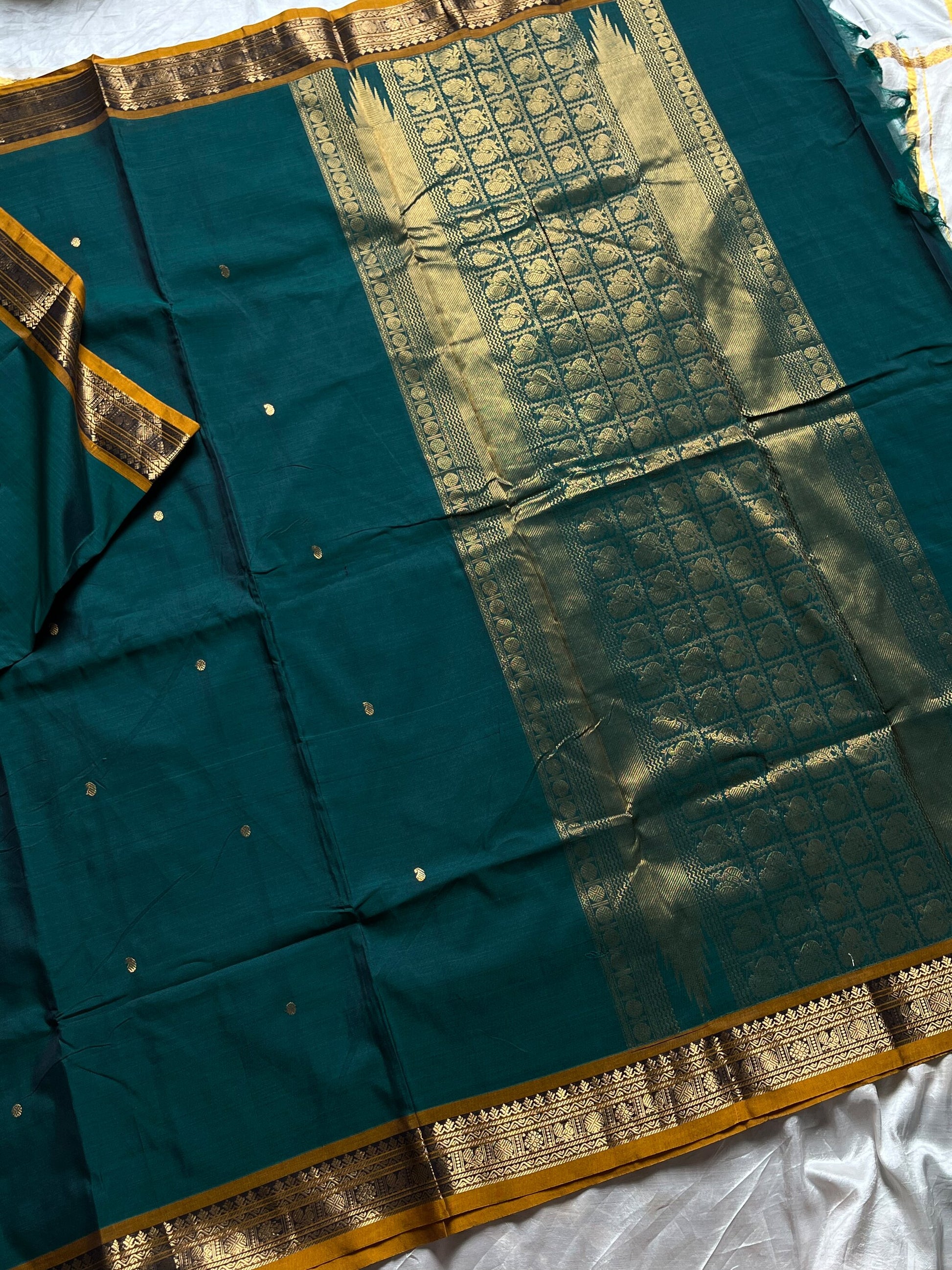 120 Count Mercerised Kanchi Cotton Saree with Zari Border and Grand Pallu – House of Thansha