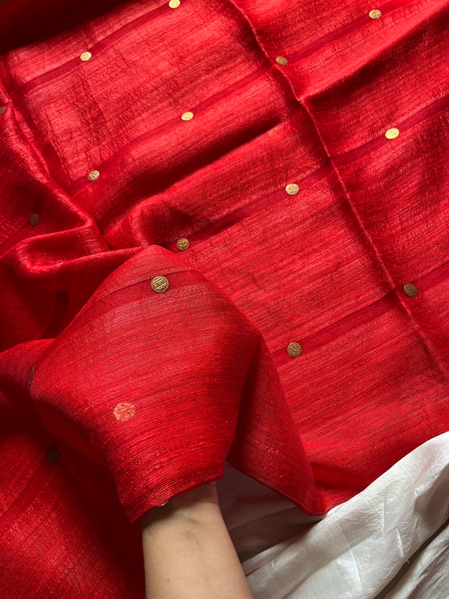 Red pure handloom Matka silk saree with gini weave and muslin pallu – House of Thansha