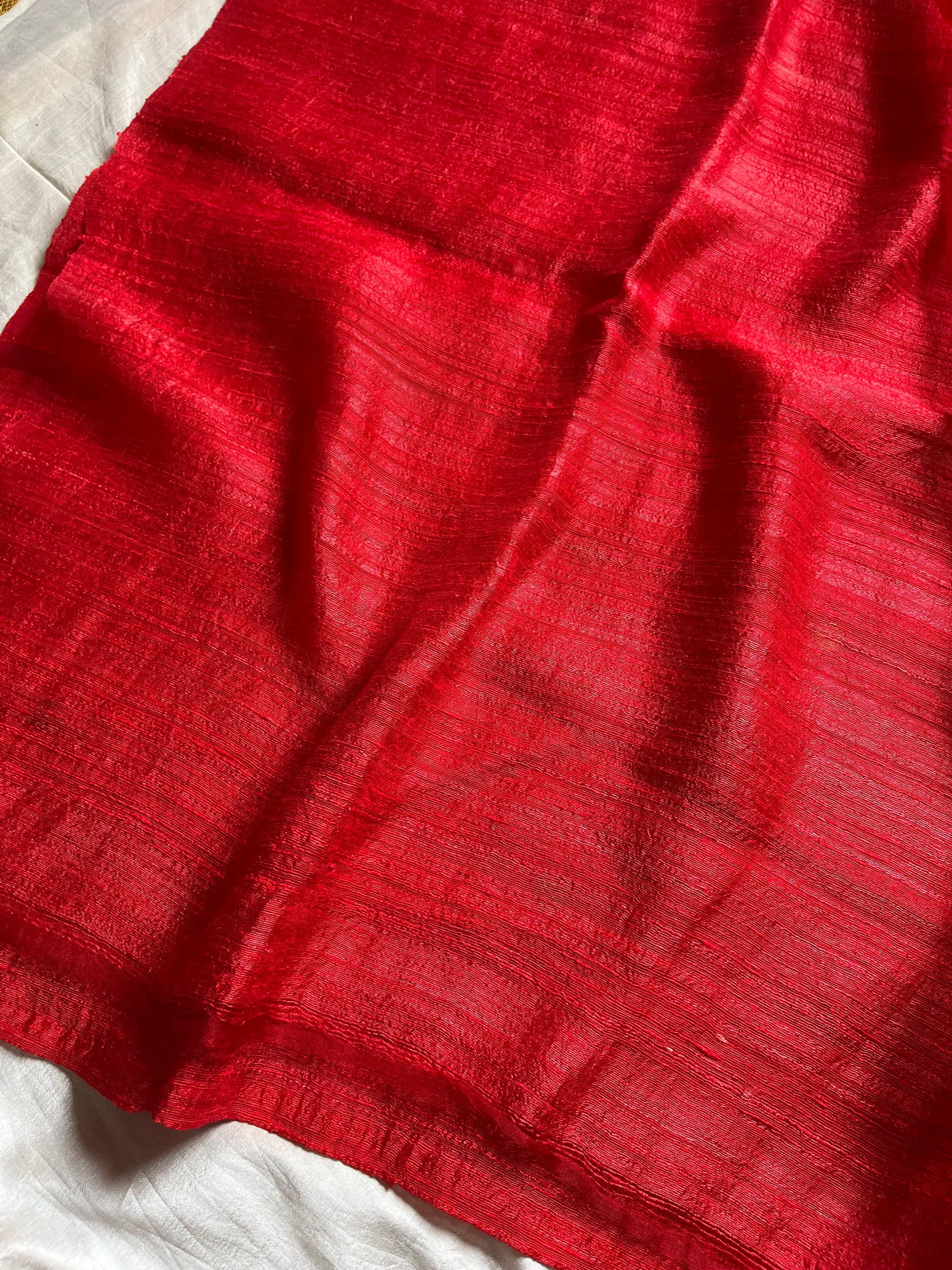 Red pure handloom Matka silk saree with gini weave and muslin pallu – House of Thansha