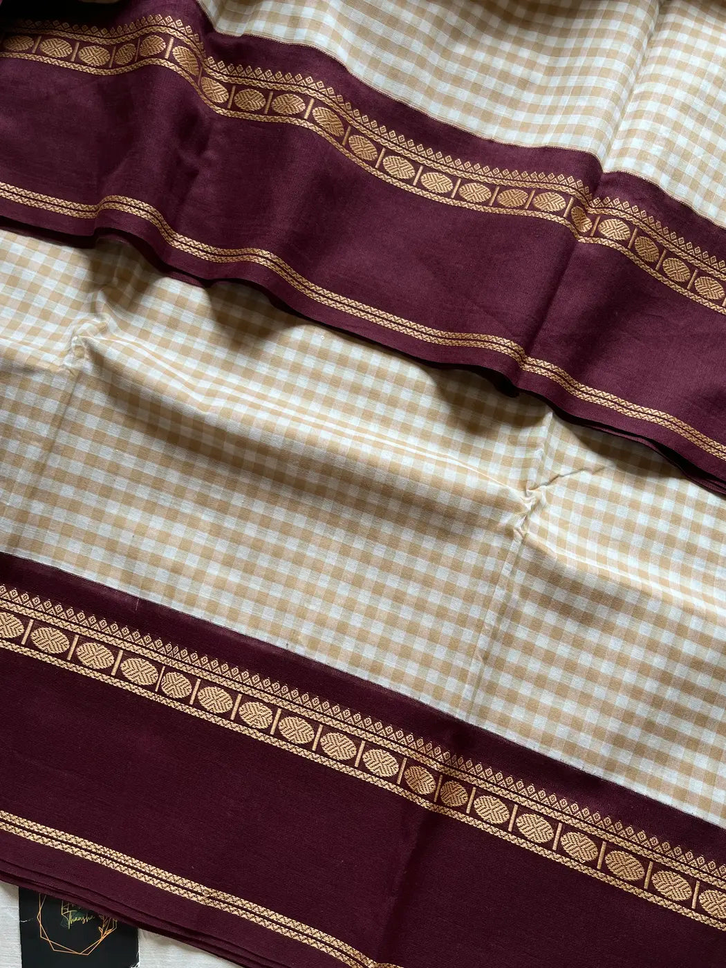 Maragatham – Pastel White with Maroon Korvai Kattam Chettinadu Cotton Saree