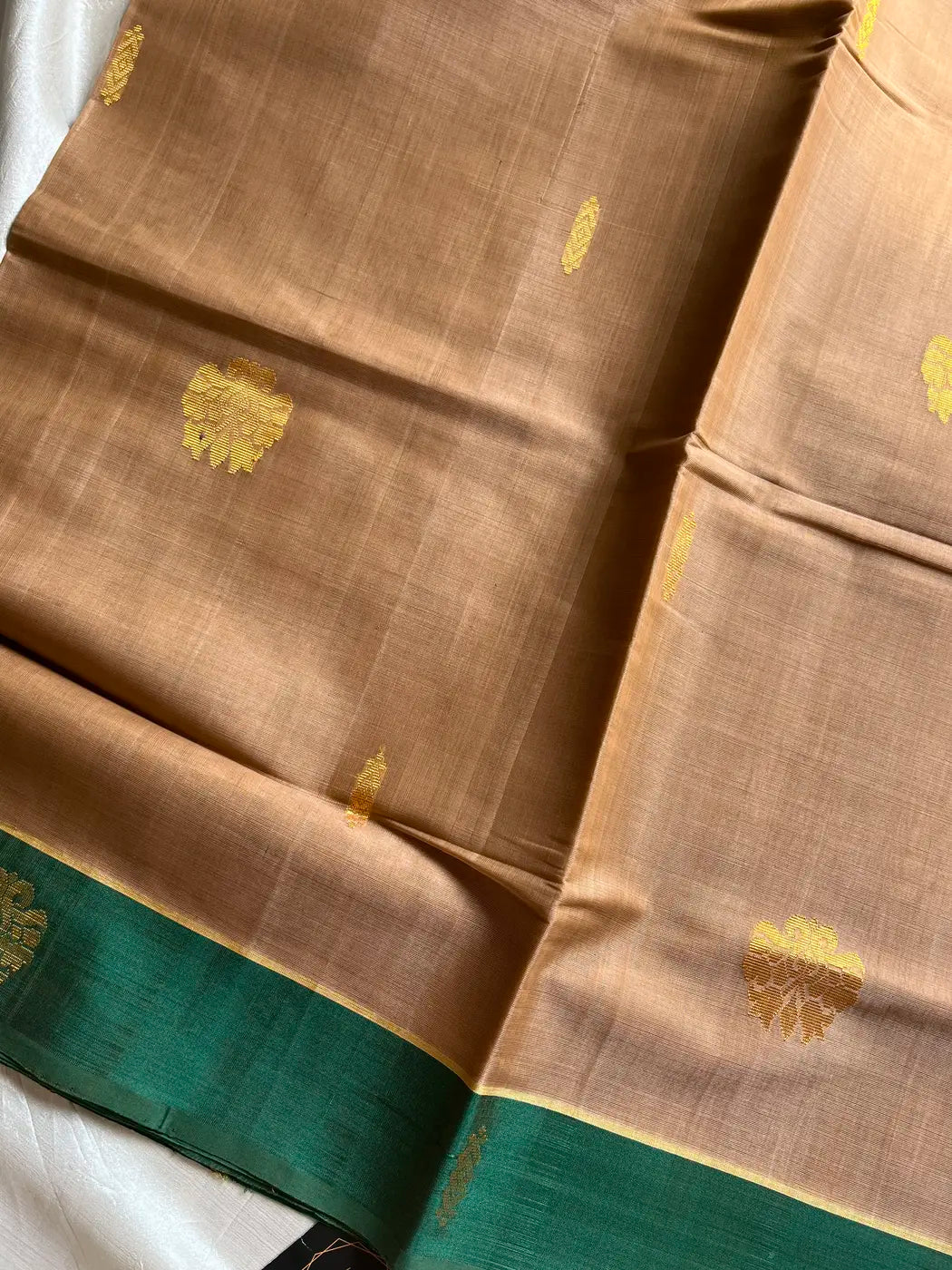 Vegan Silk Saree – Beige & Green Handloom Art Silk