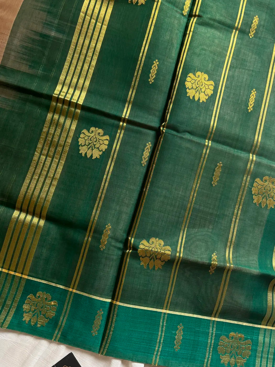 Vegan Silk Saree – Beige & Green Handloom Art Silk