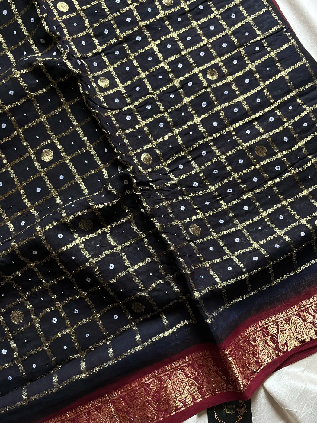 Kaikattu Sungudi Saree - Black & Maroon | Handloom
