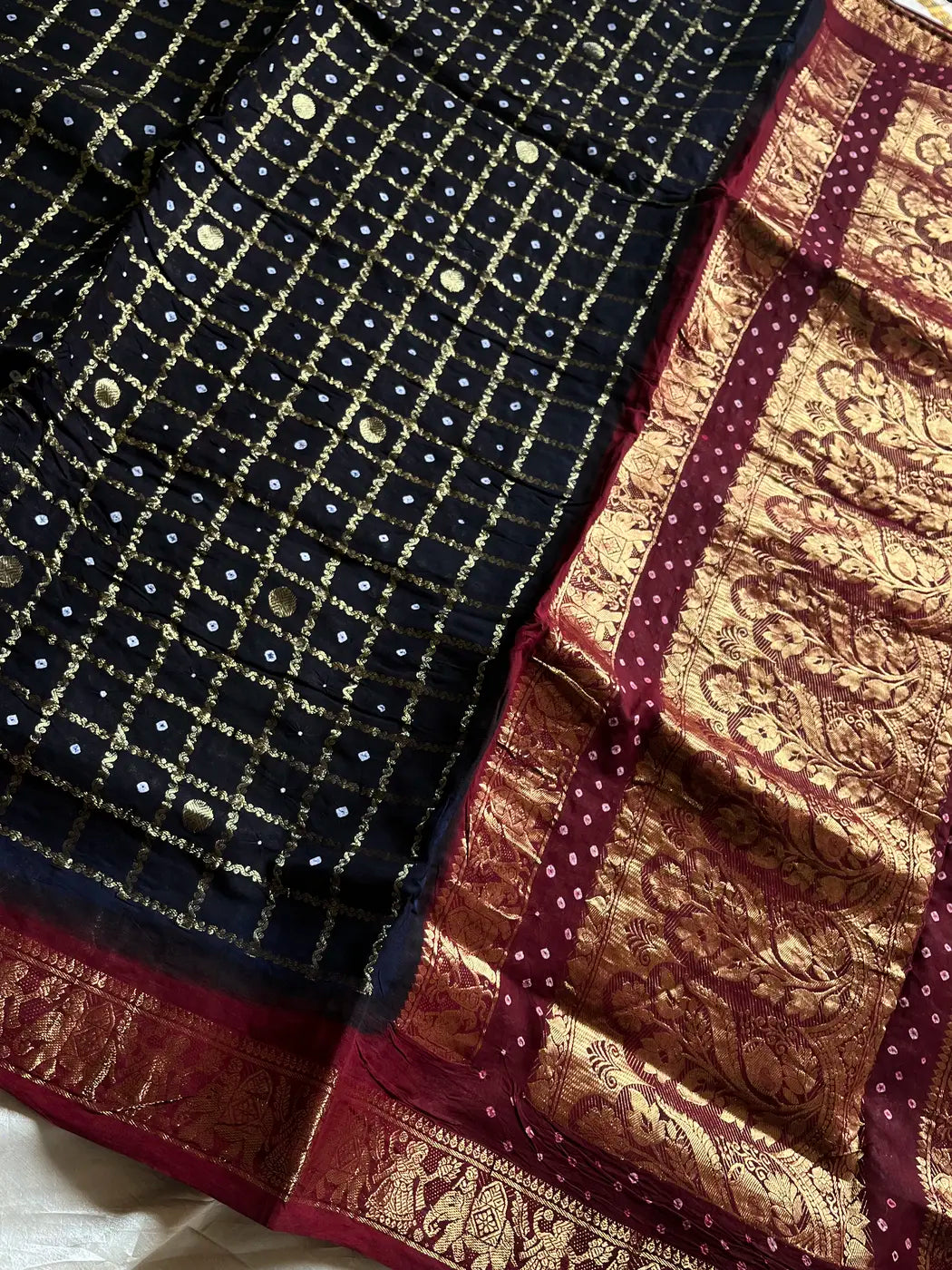 Kaikattu Sungudi Saree - Black & Maroon | Handloom