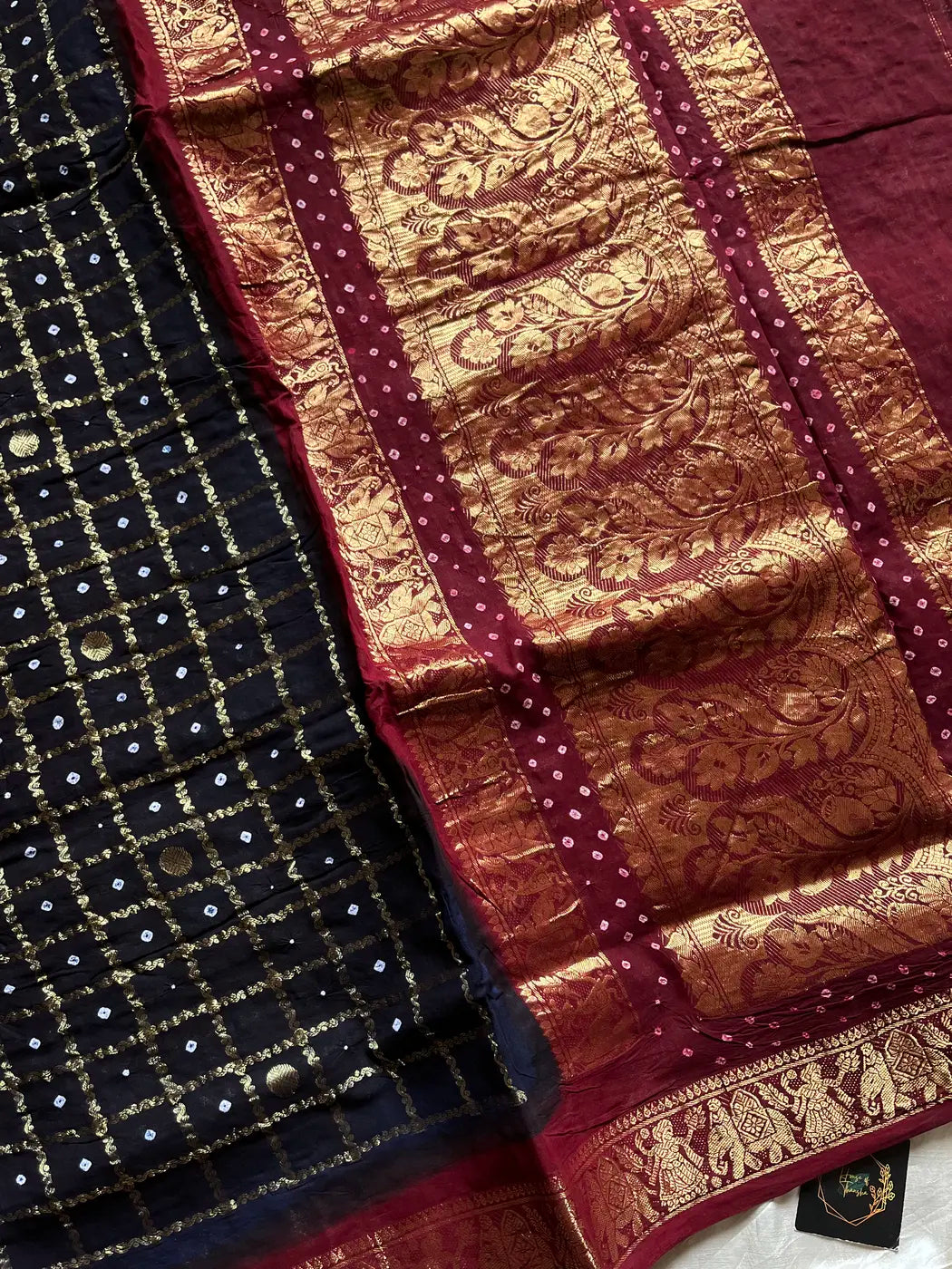 Kaikattu Sungudi Saree - Black & Maroon | Handloom