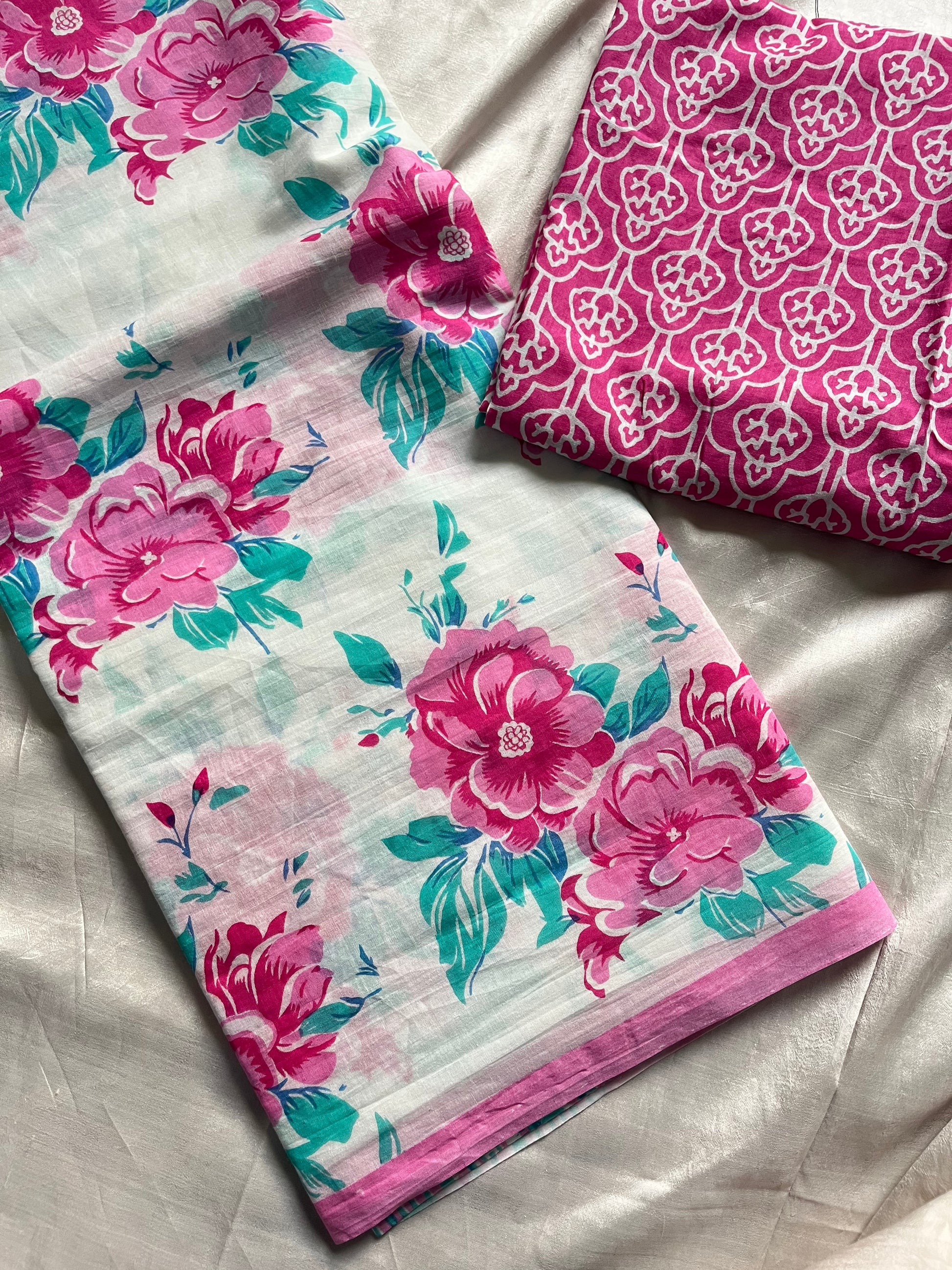 White mulmul cotton saree with pink rose handblock print and contrast blouse – House of Thansha