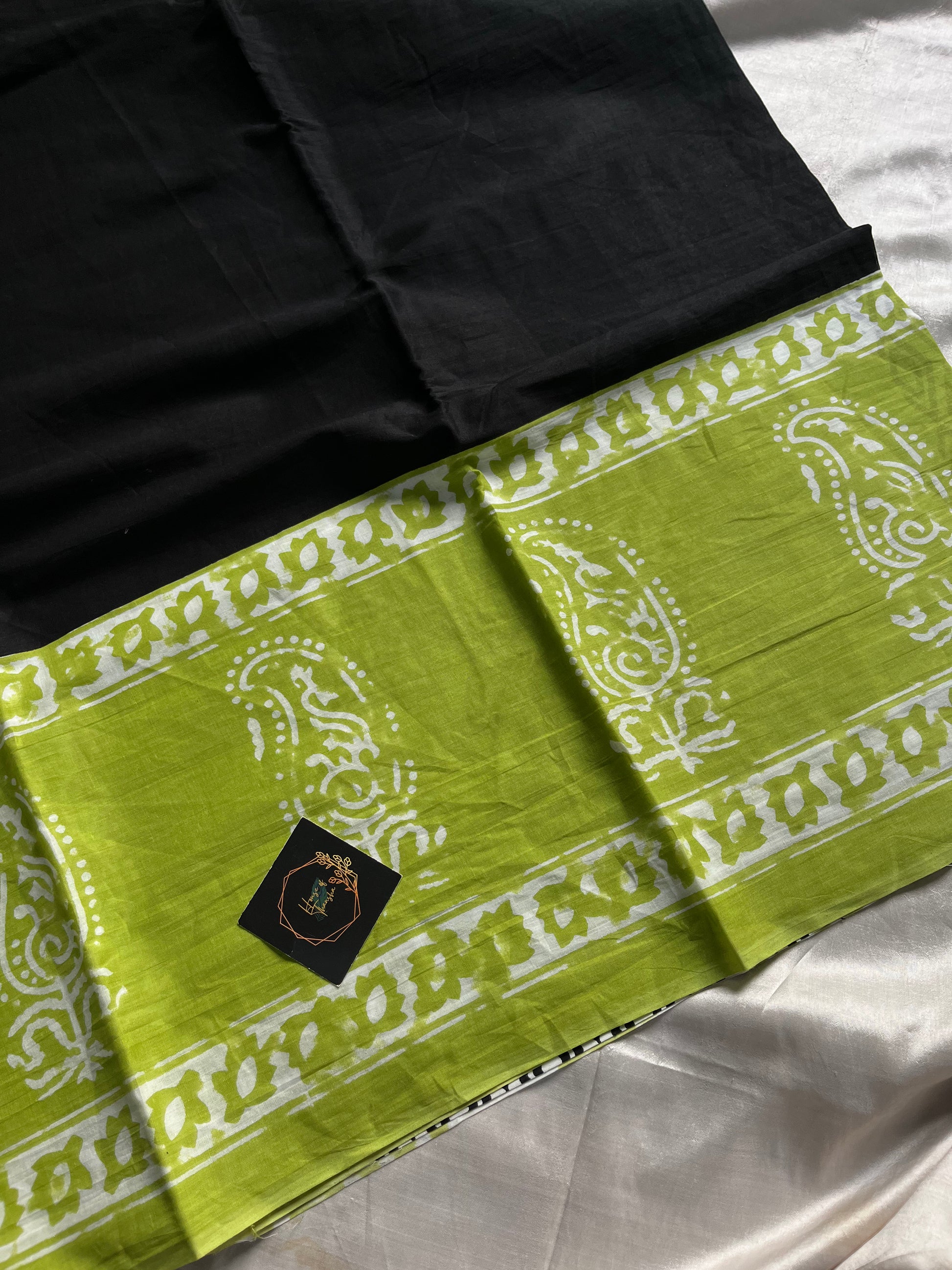 Black mulmul cotton saree with leaf green handblock border and contrast blouse – House of Thansha