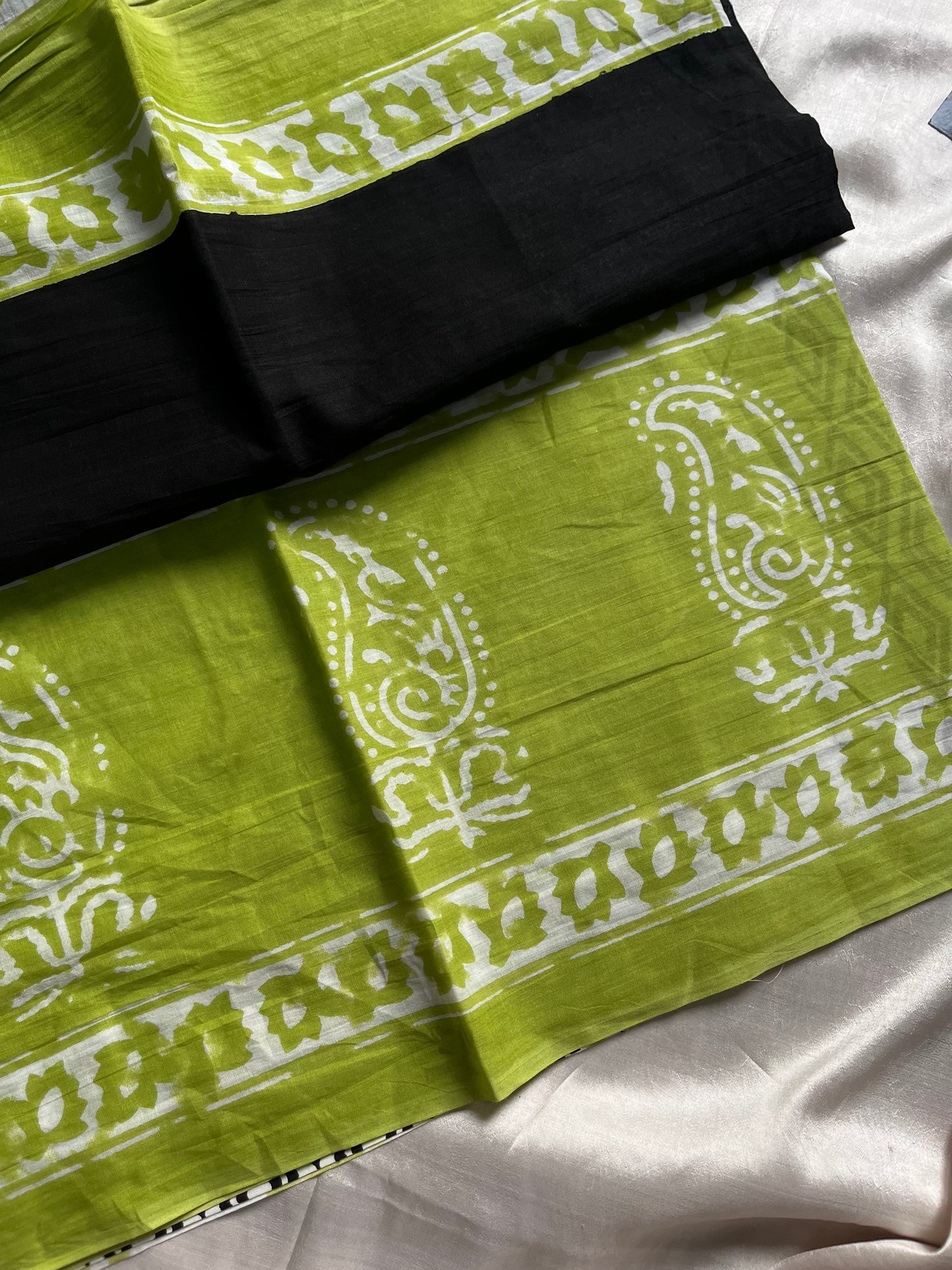 Black mulmul cotton saree with leaf green handblock border and contrast blouse – House of Thansha
