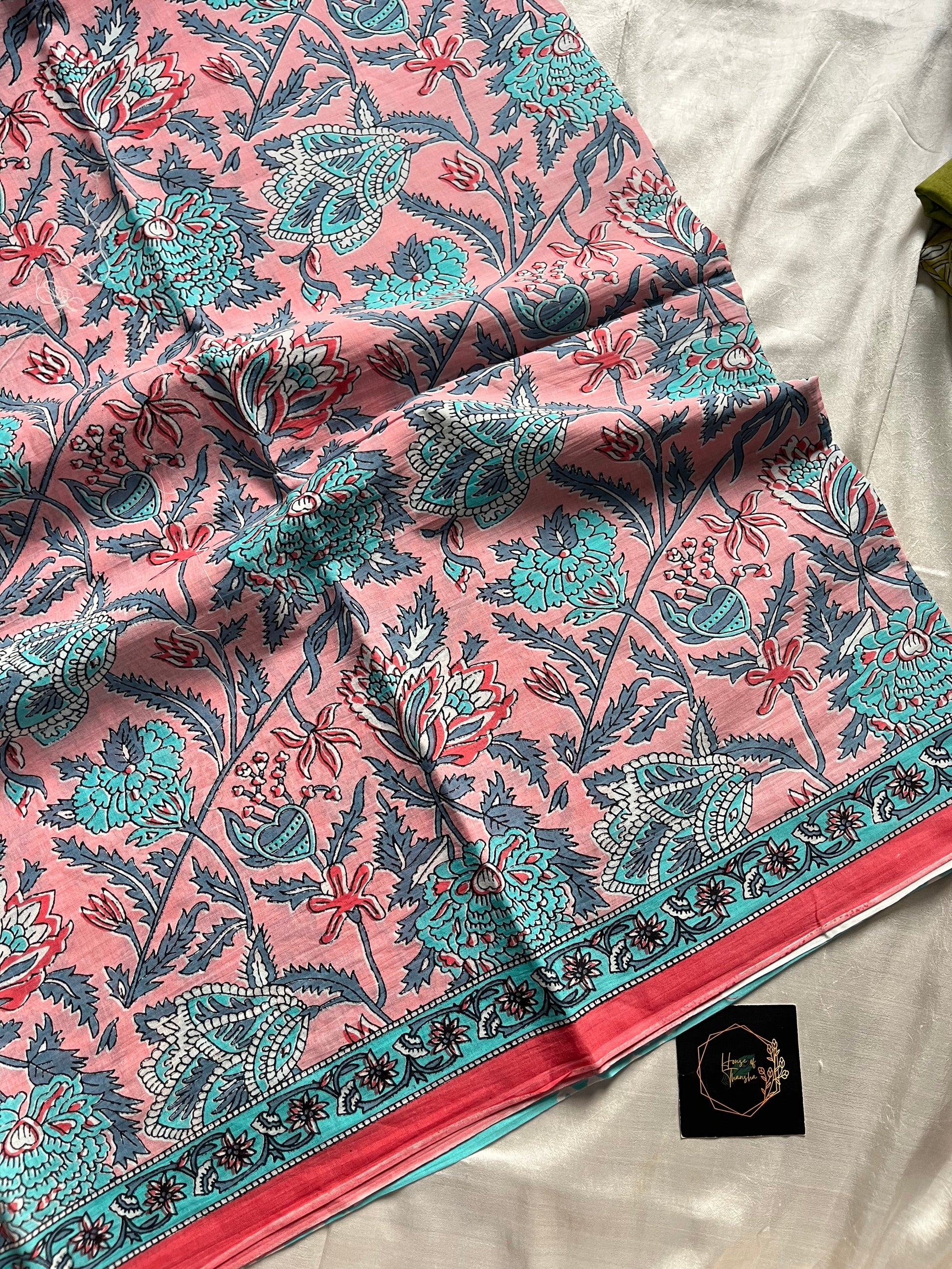 Blush pink handblock printed mulmul cotton saree with teal floral motifs and contrast blouse – House of Thansha