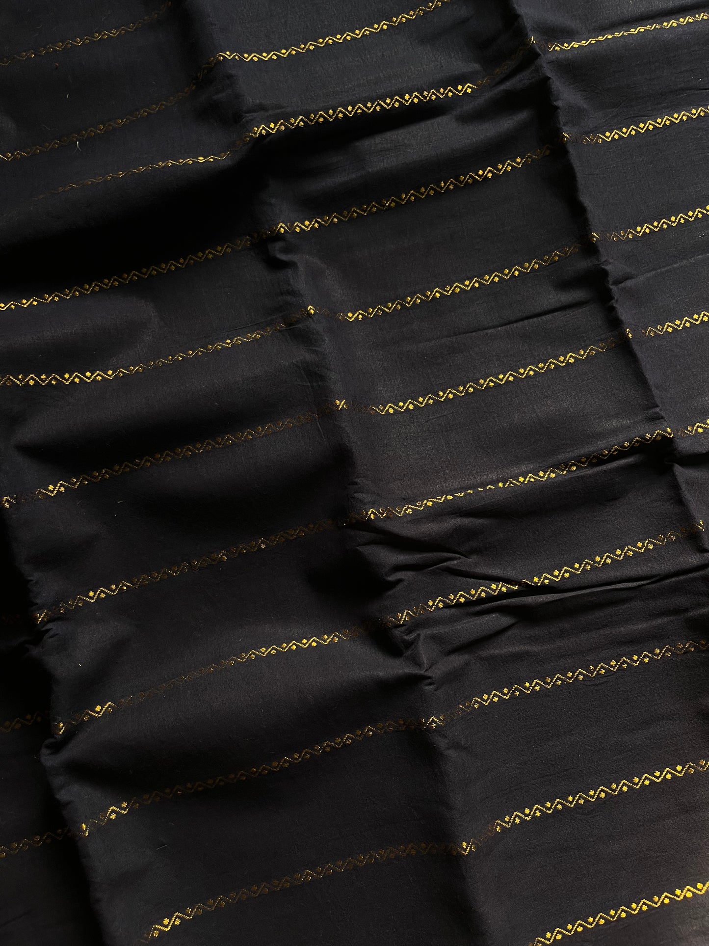 Black Sungudi cotton saree in Velthari pattern with violet border – House of Thansha