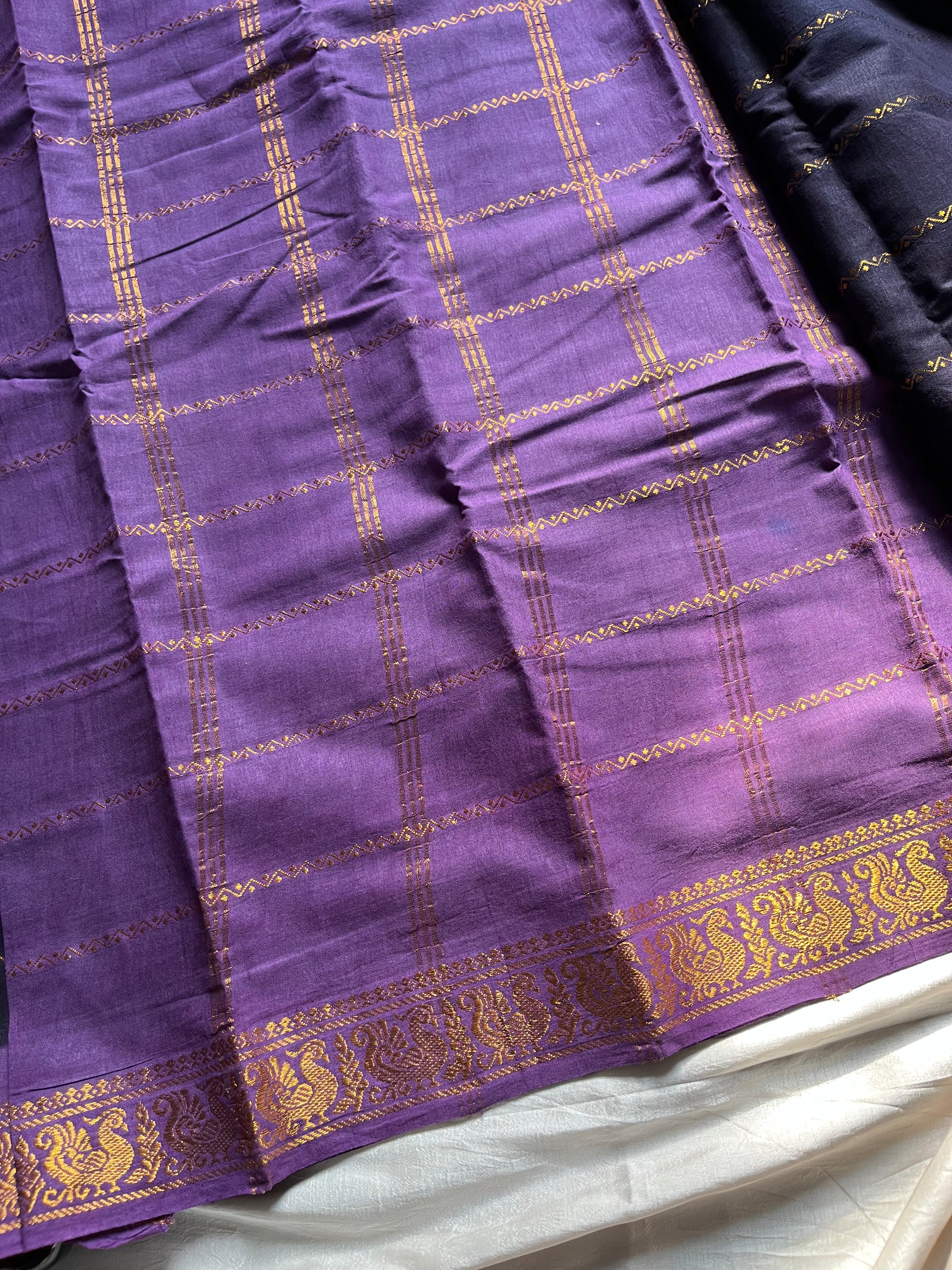 Black Sungudi cotton saree in Velthari pattern with violet border – House of Thansha