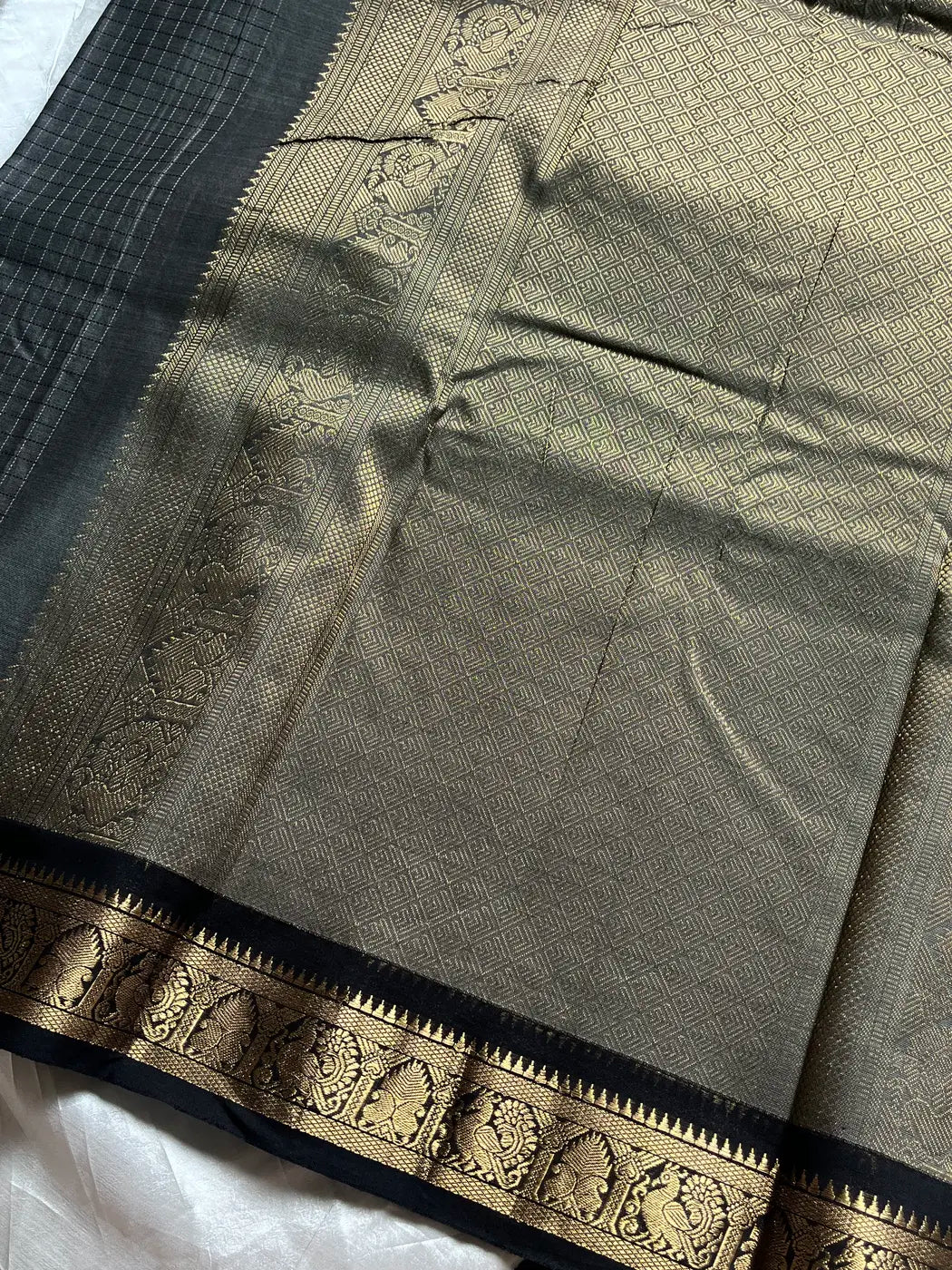 Royal Drapes – Grey Mercerised 120 counts Kanchi Cotton Saree