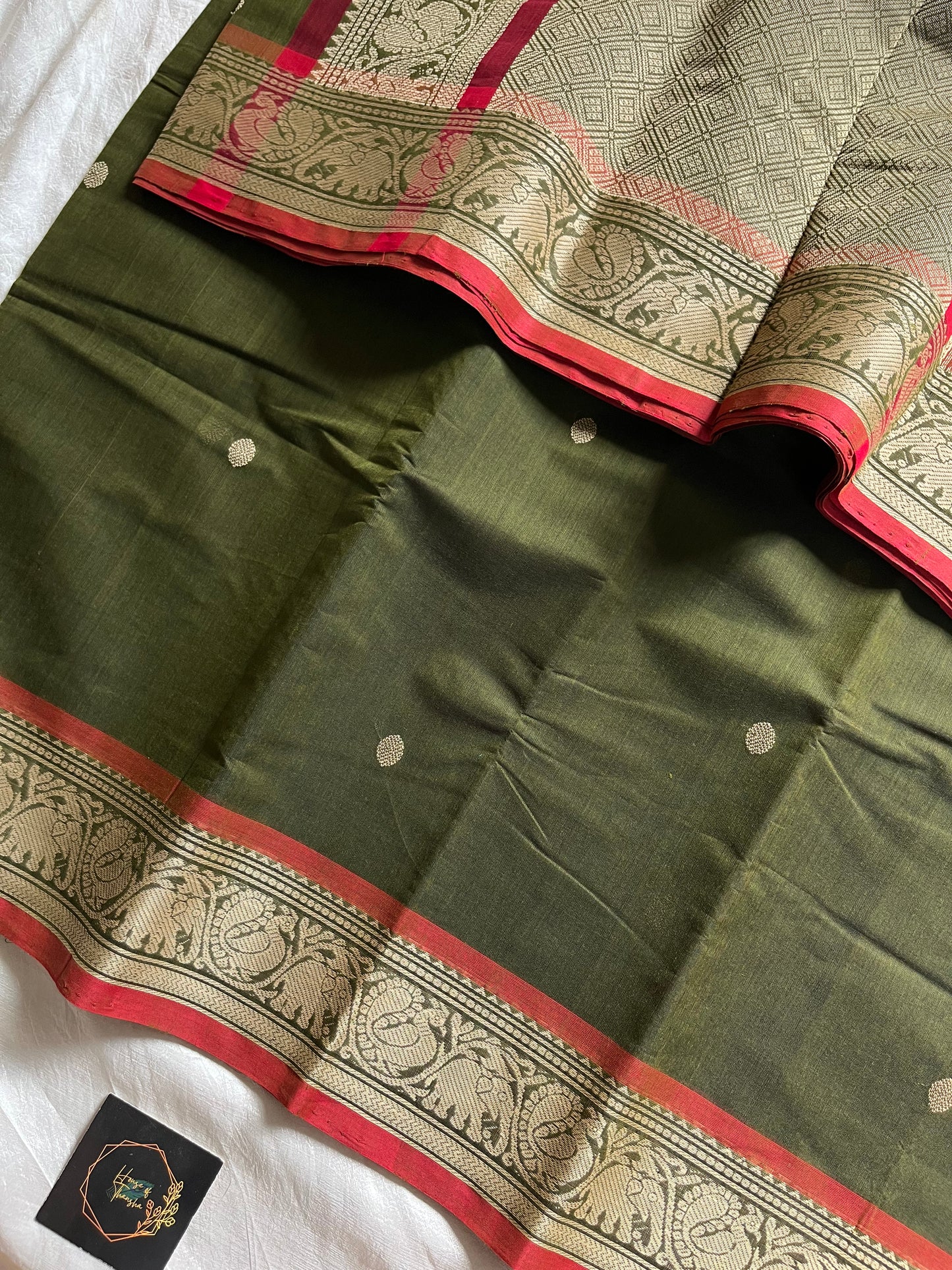 Green handloom Kanchi cotton saree with peach border and thread-woven pallu – House of Thansha