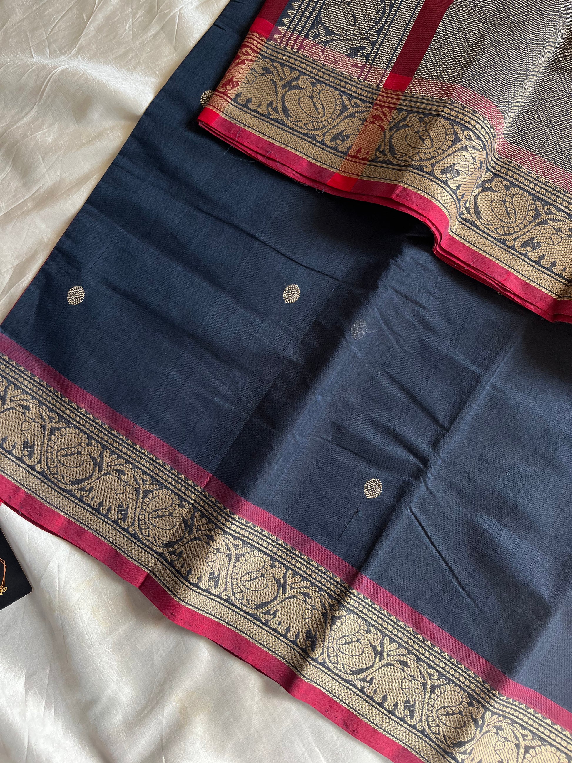 Denim blue Kanchi cotton handloom saree with muted pink border and thread woven pallu – House of Thansha
