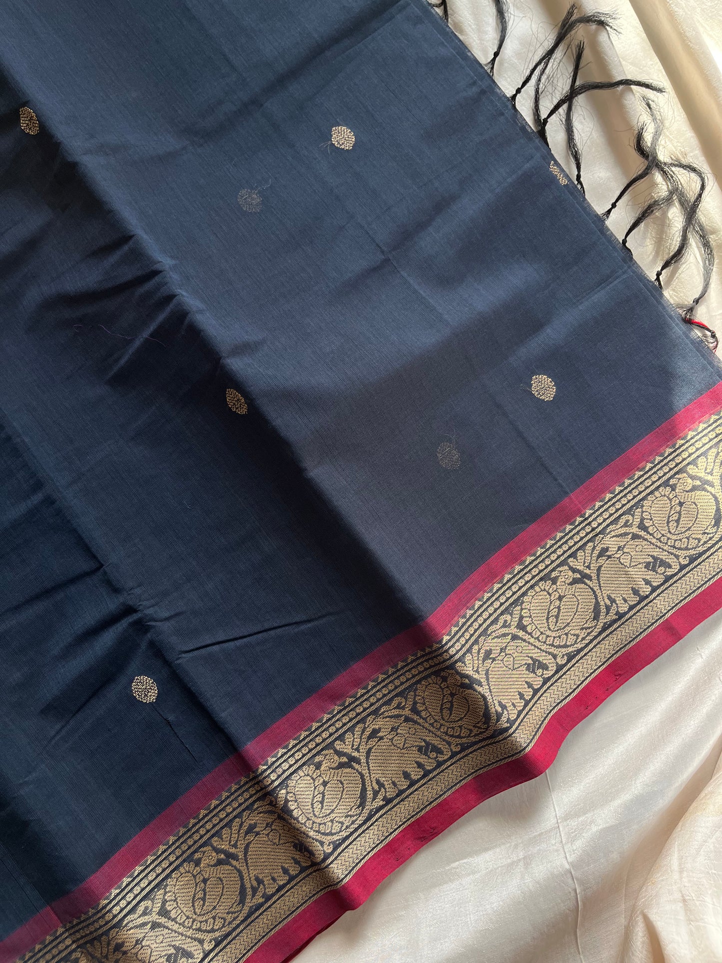 Denim blue Kanchi cotton handloom saree with muted pink border and thread woven pallu – House of Thansha