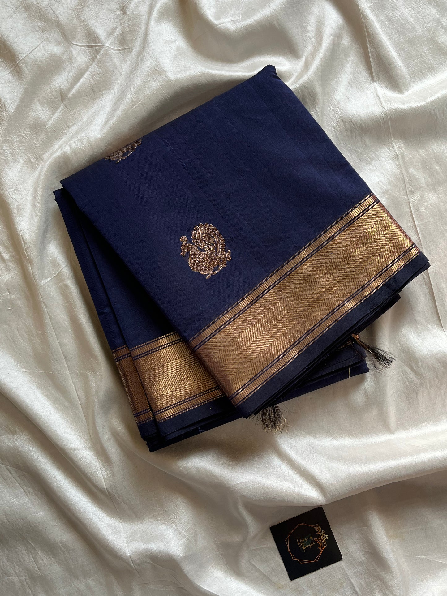 Dark blue handloom Kanchi cotton saree with sari annam motifs and zari woven pallu – House of Thansha