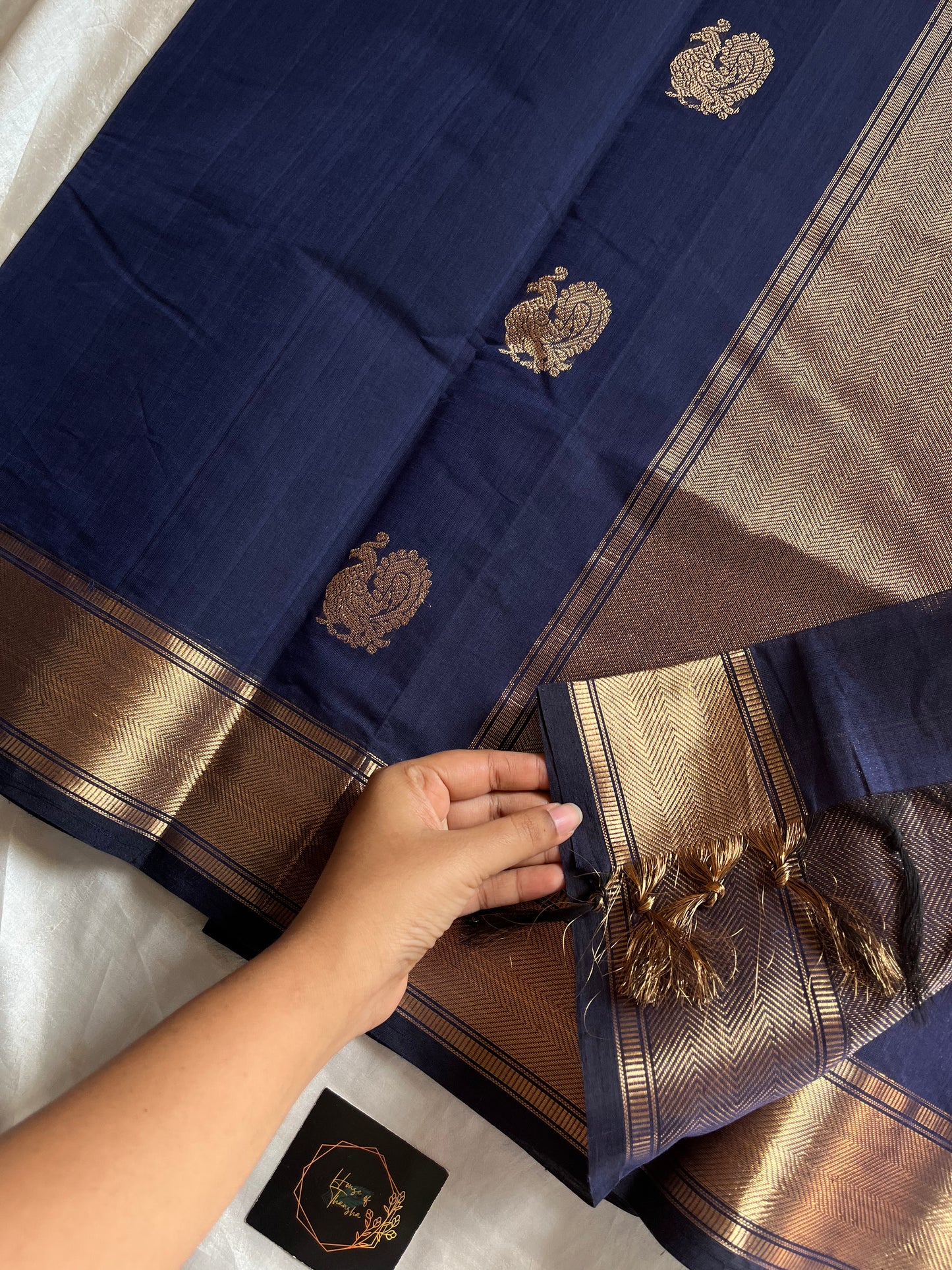 Dark blue handloom Kanchi cotton saree with sari annam motifs and zari woven pallu – House of Thansha
