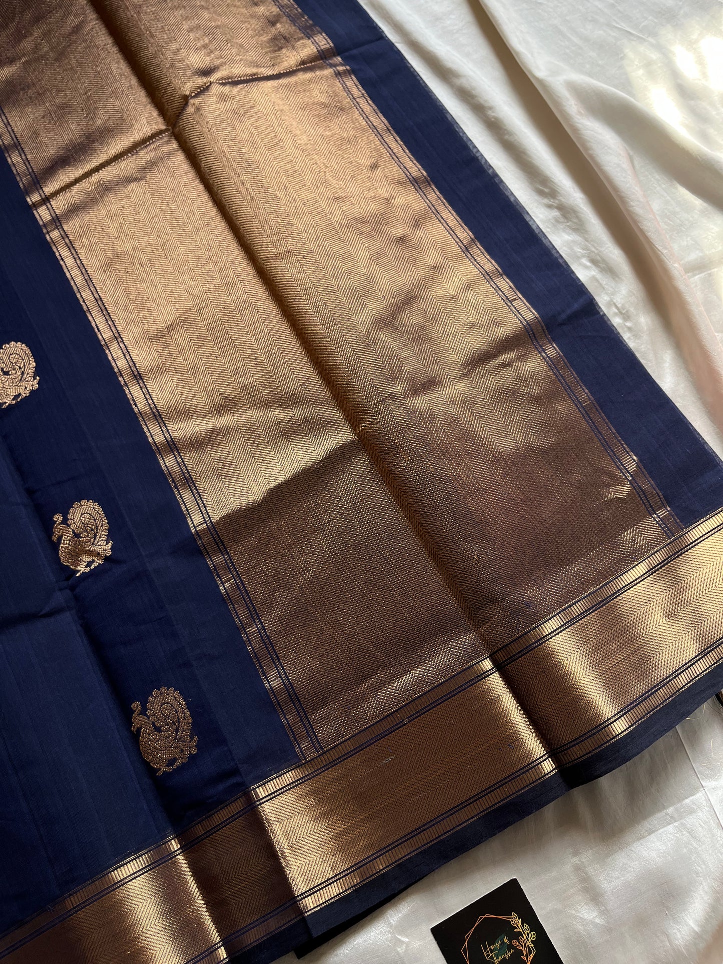 Dark blue handloom Kanchi cotton saree with sari annam motifs and zari woven pallu – House of Thansha