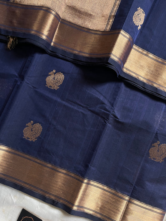 Dark blue handloom Kanchi cotton saree with sari annam motifs and zari woven pallu – House of Thansha
