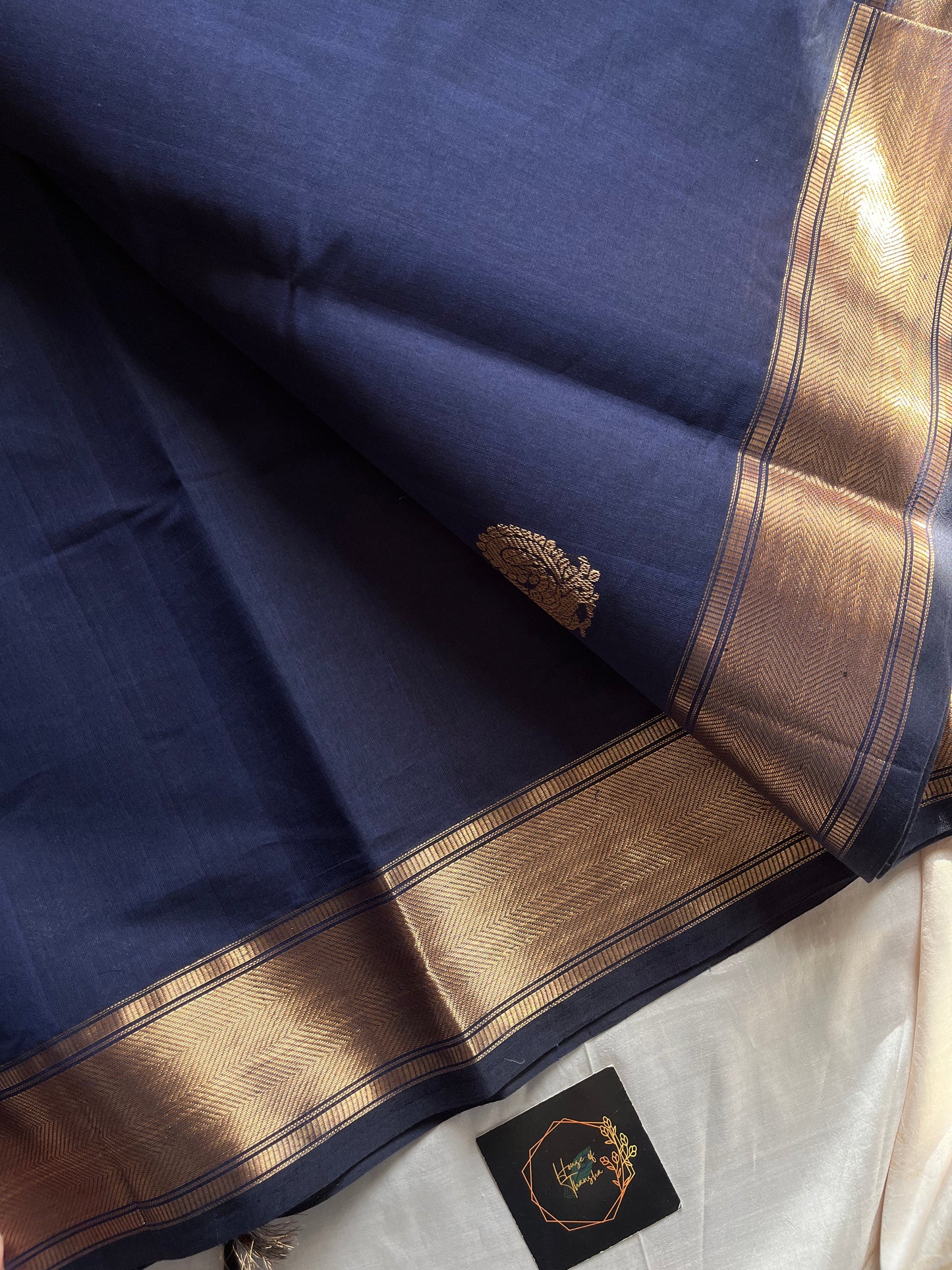 Dark blue handloom Kanchi cotton saree with sari annam motifs and zari woven pallu – House of Thansha