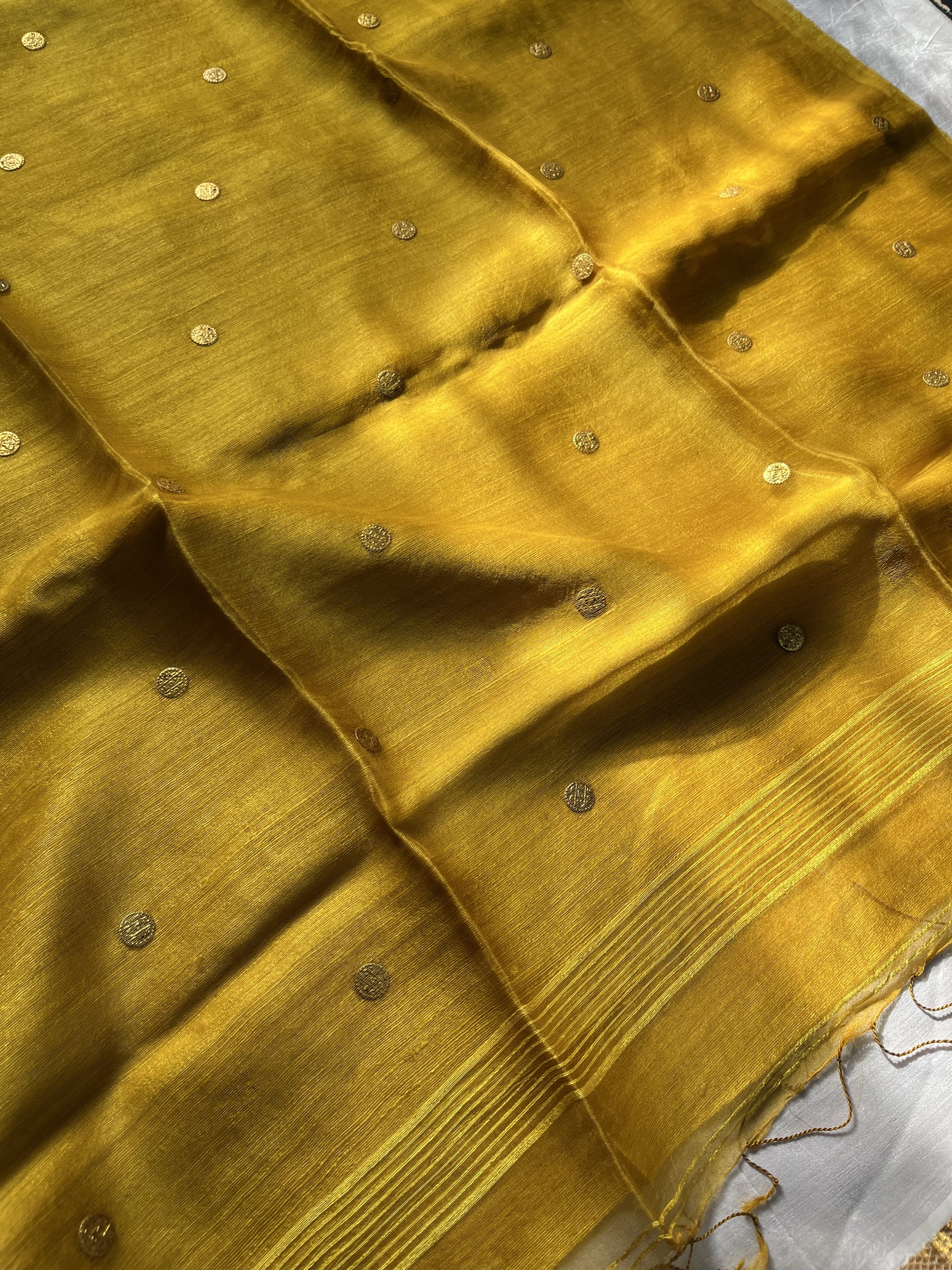 Yellow matka silk saree with gini weave and muslin pallu – House of Thansha