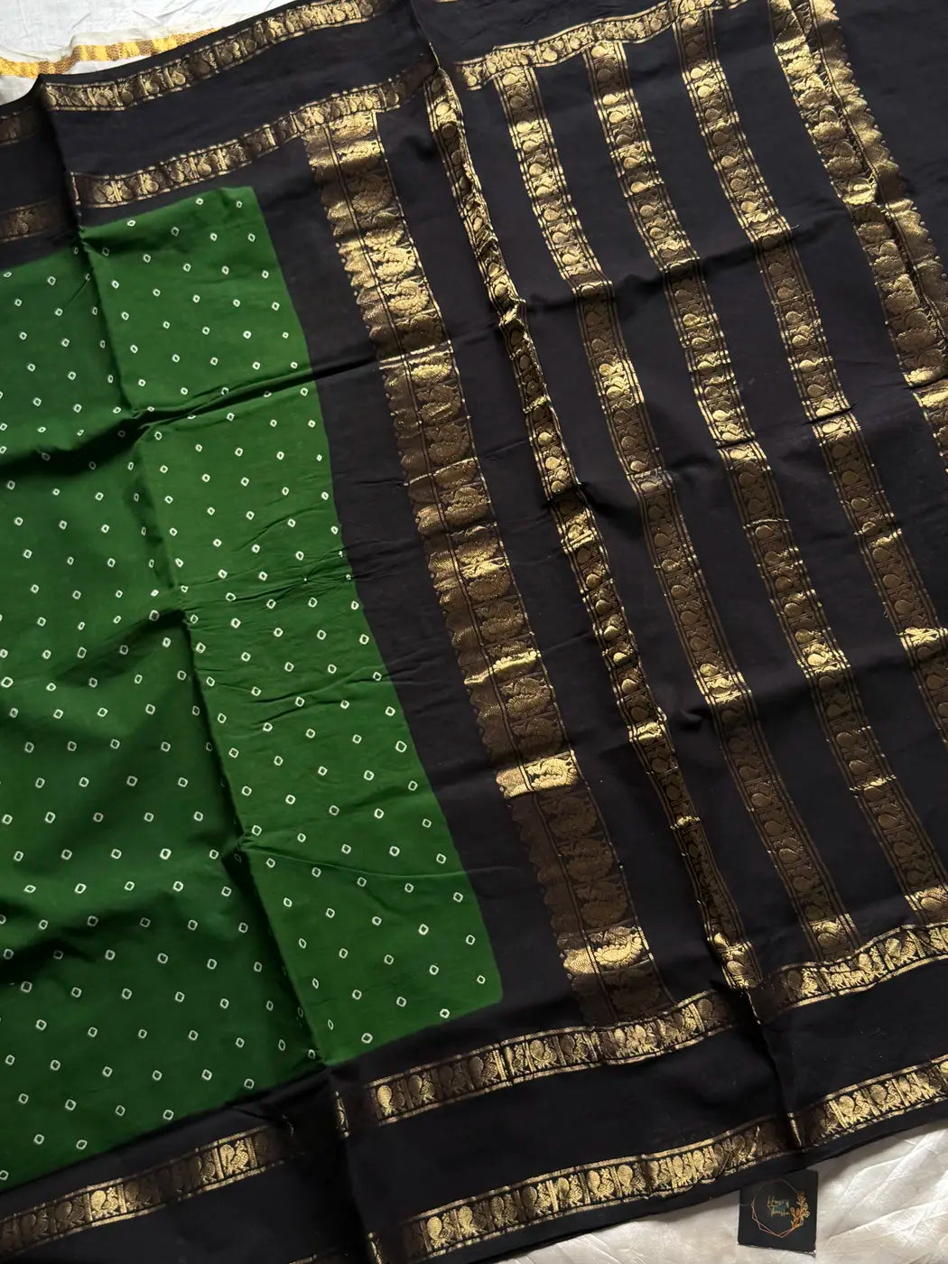 Kaikattu Sungudi Saree - Green & Black | Handloom