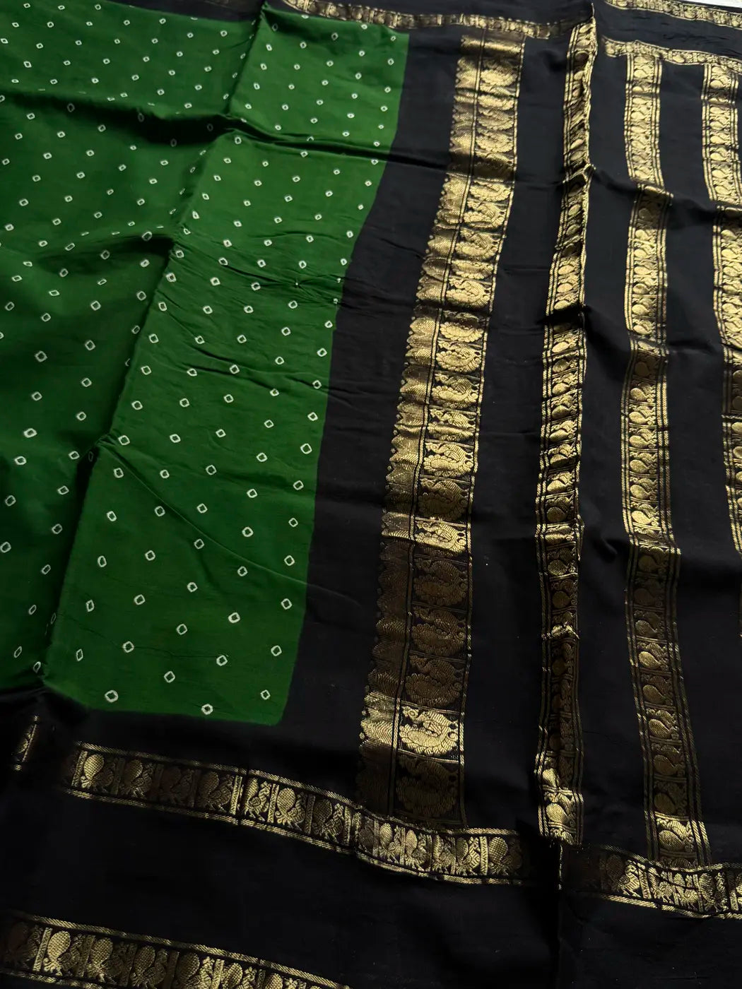 Kaikattu Sungudi Saree - Green & Black | Handloom