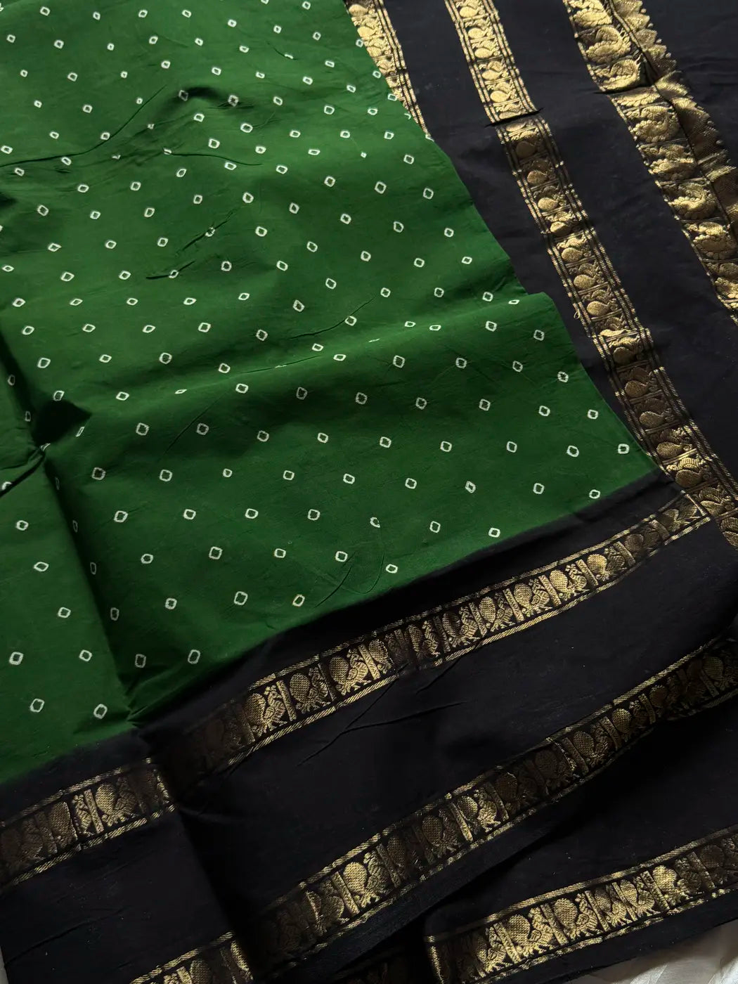 Kaikattu Sungudi Saree - Green & Black | Handloom