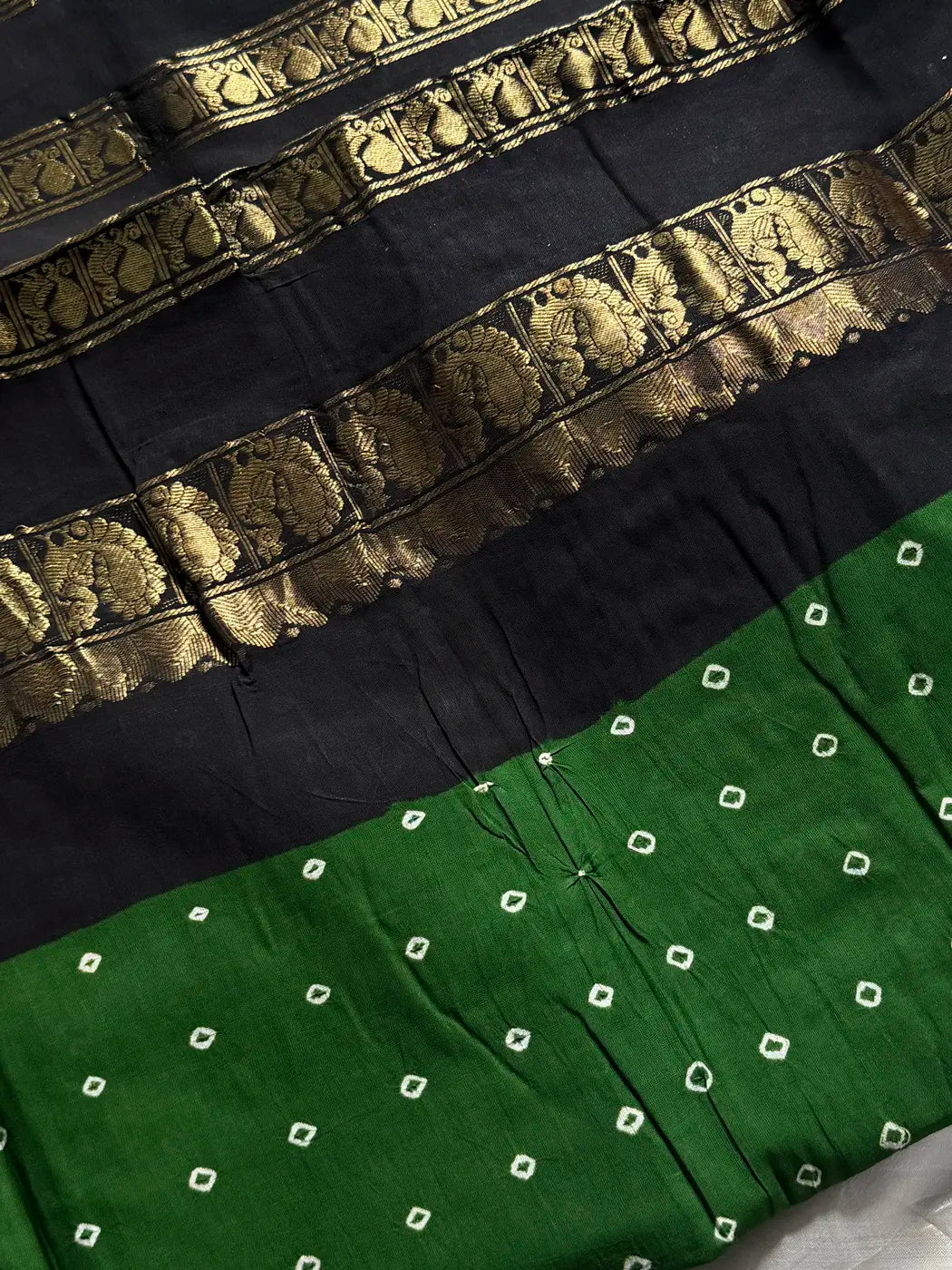 Kaikattu Sungudi Saree - Green & Black | Handloom